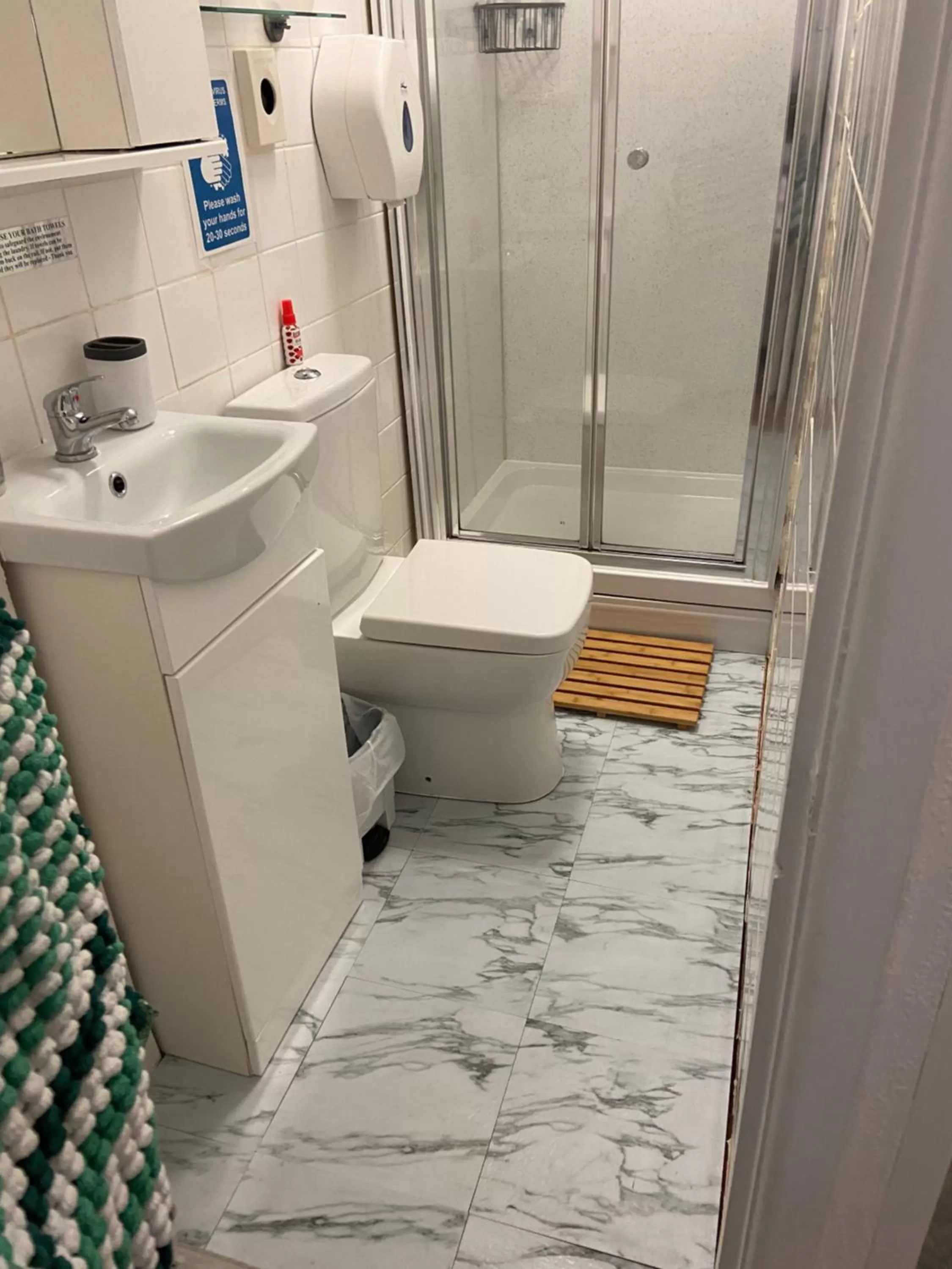 Bathroom in Aquarius B&B