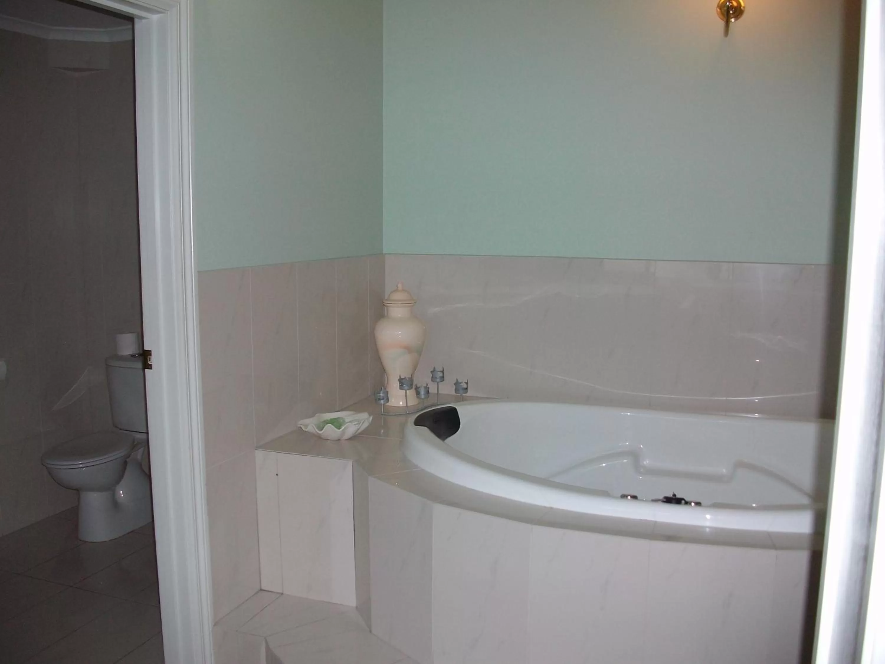 Bathroom in Stella's Dromana Hotel