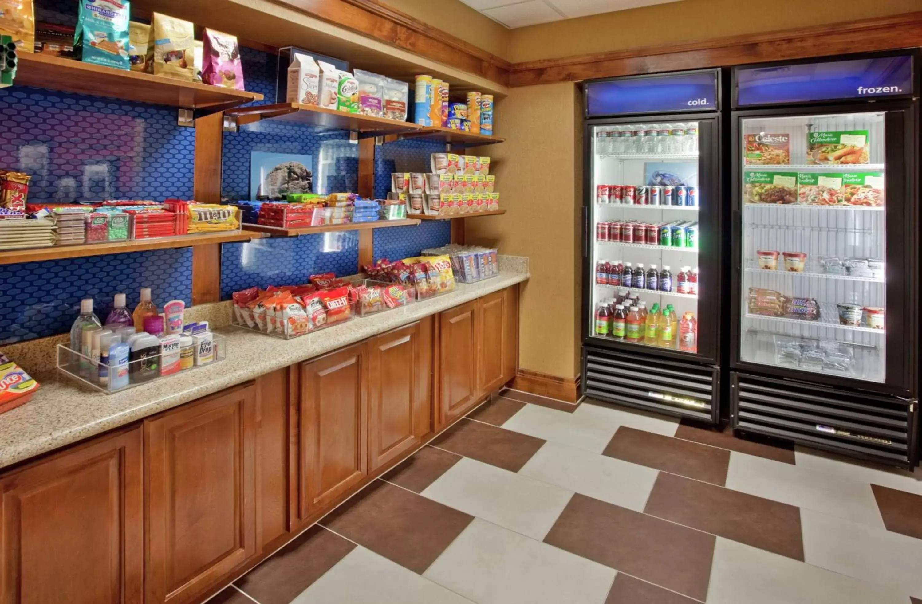 Restaurant/places to eat, Supermarket/Shops in Hampton Inn & Suites Hemet