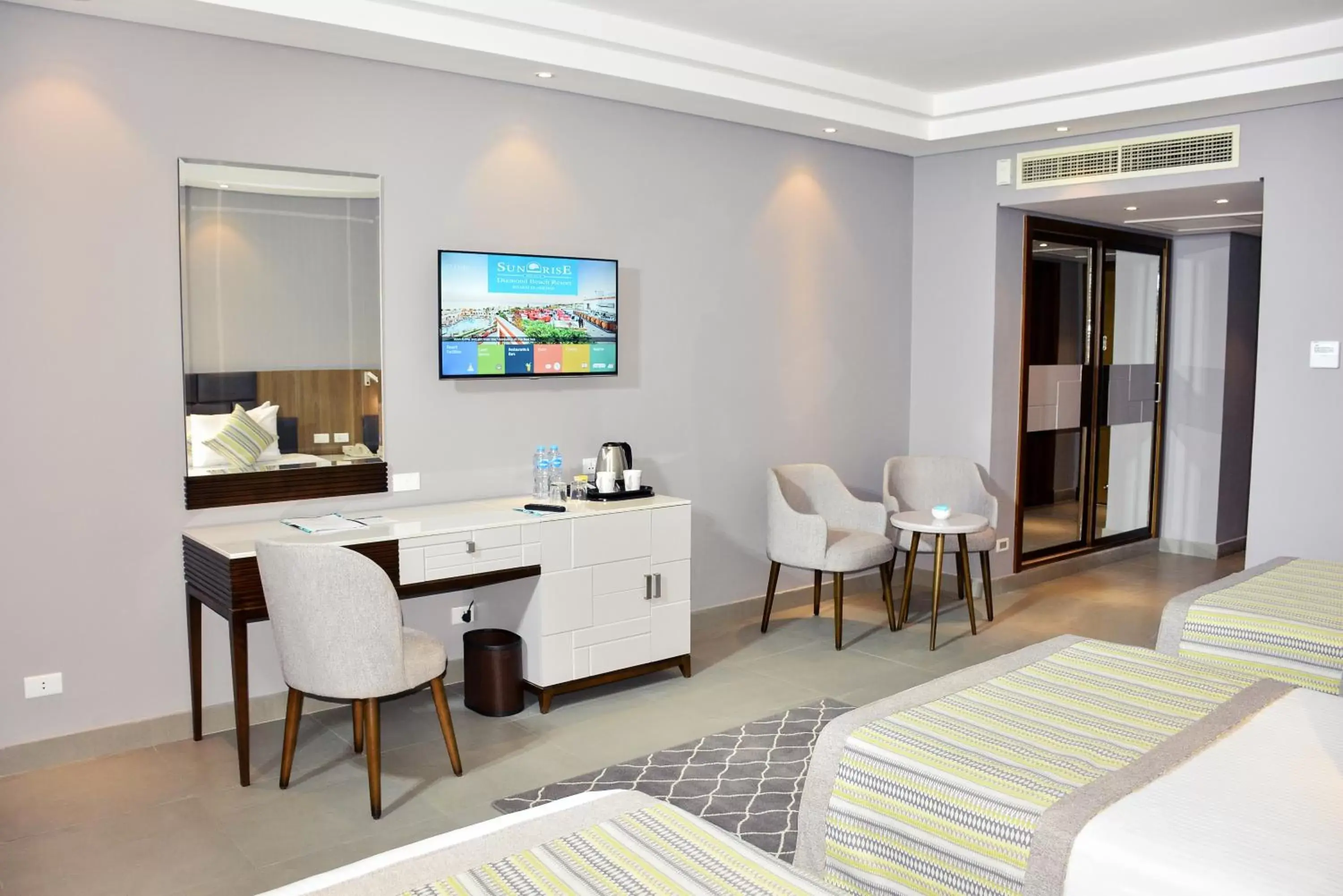 Bedroom, TV/Entertainment Center in Sunrise Diamond Beach Resort -Grand Select