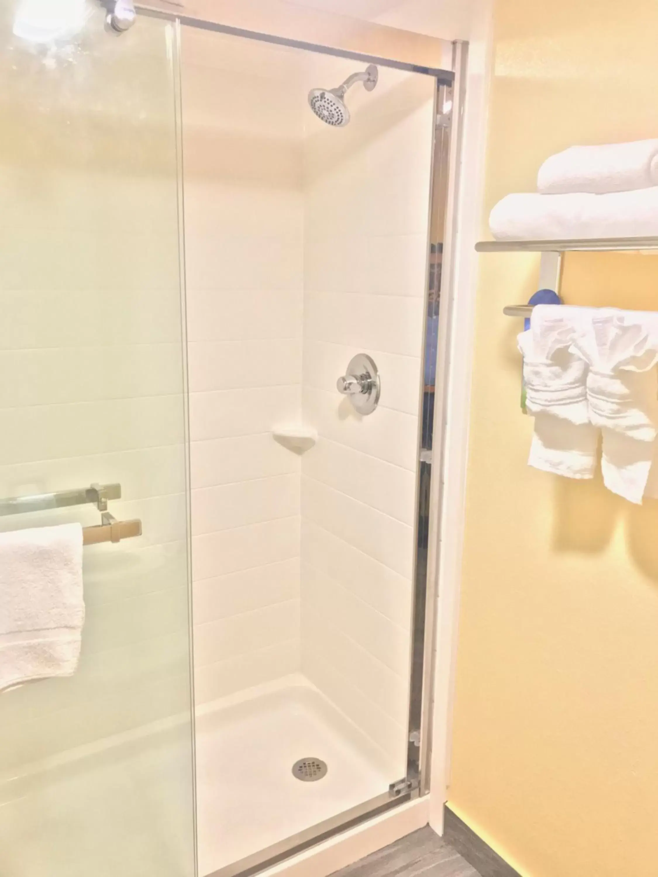 Shower, Bathroom in Days Inn by Wyndham San Antonio Airport