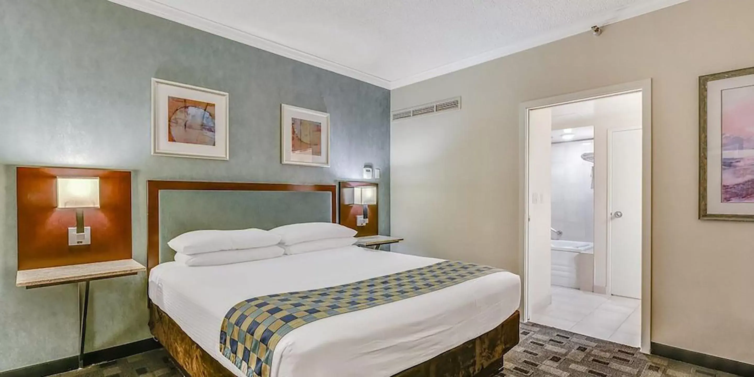 Bed in Harveys Lake Tahoe Hotel & Casino