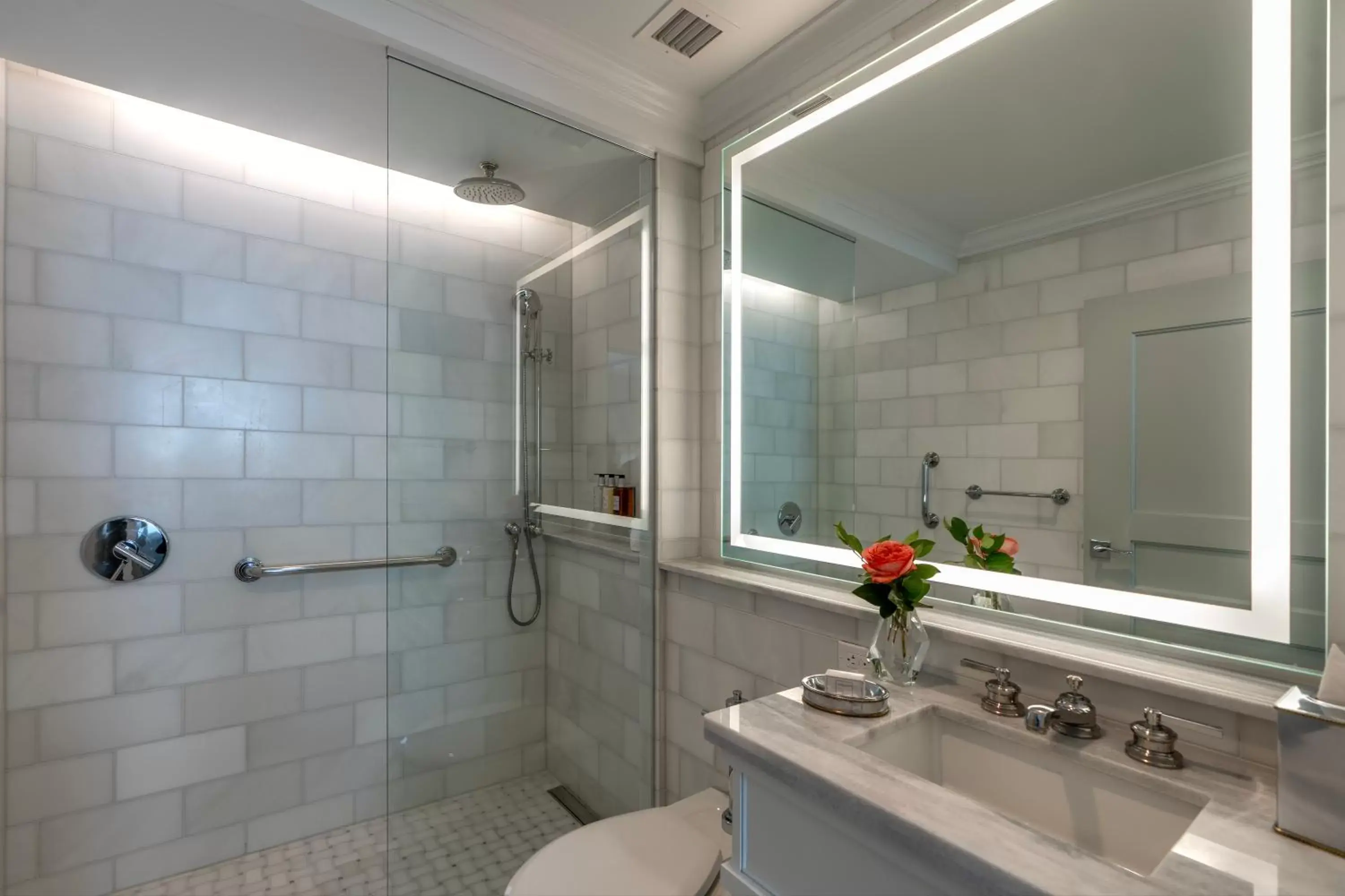 Shower, Bathroom in Hotel Monteleone