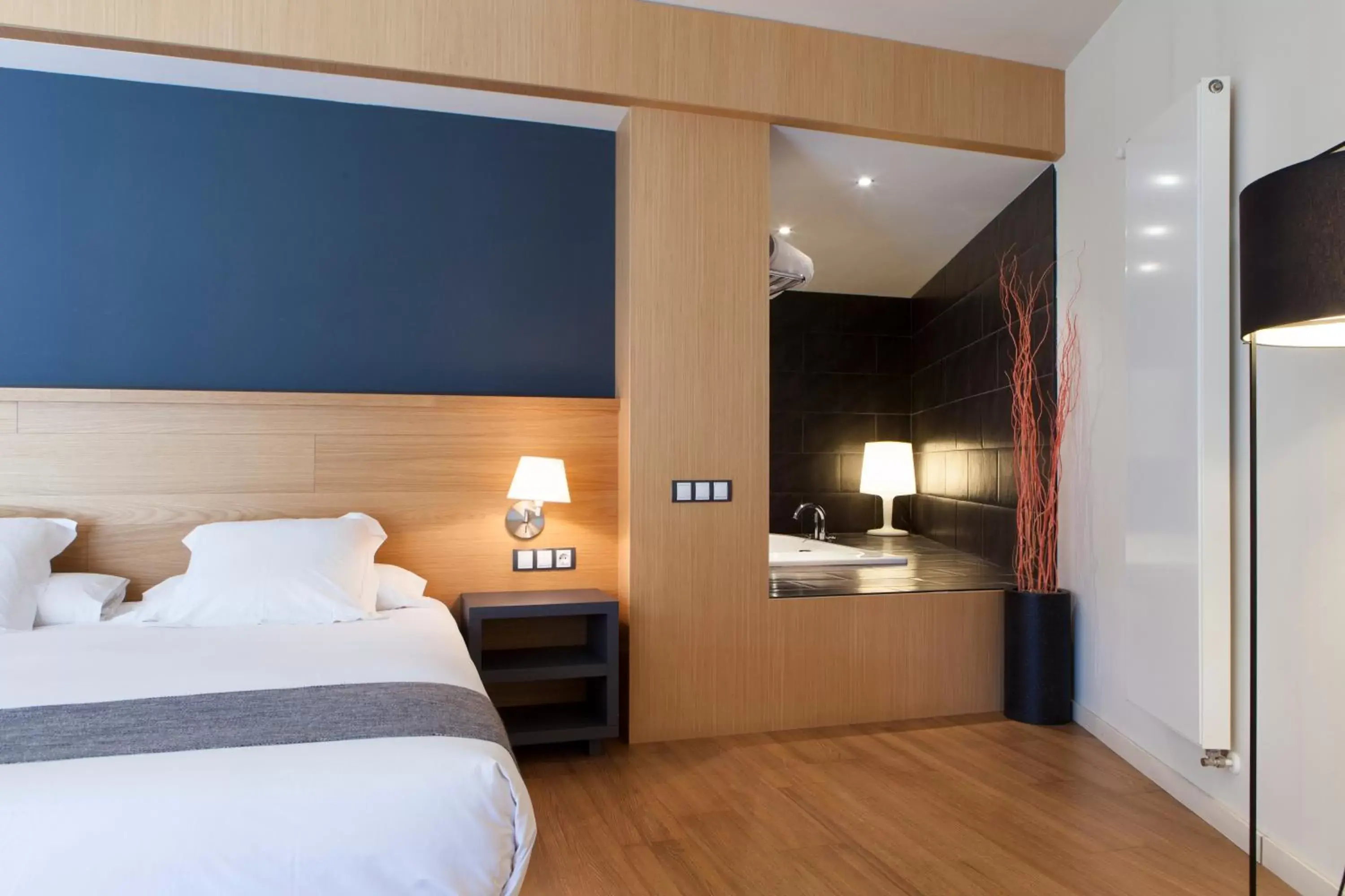 Bed in Hotel Món Sant Benet Bed in Hotel Món Sant Benet