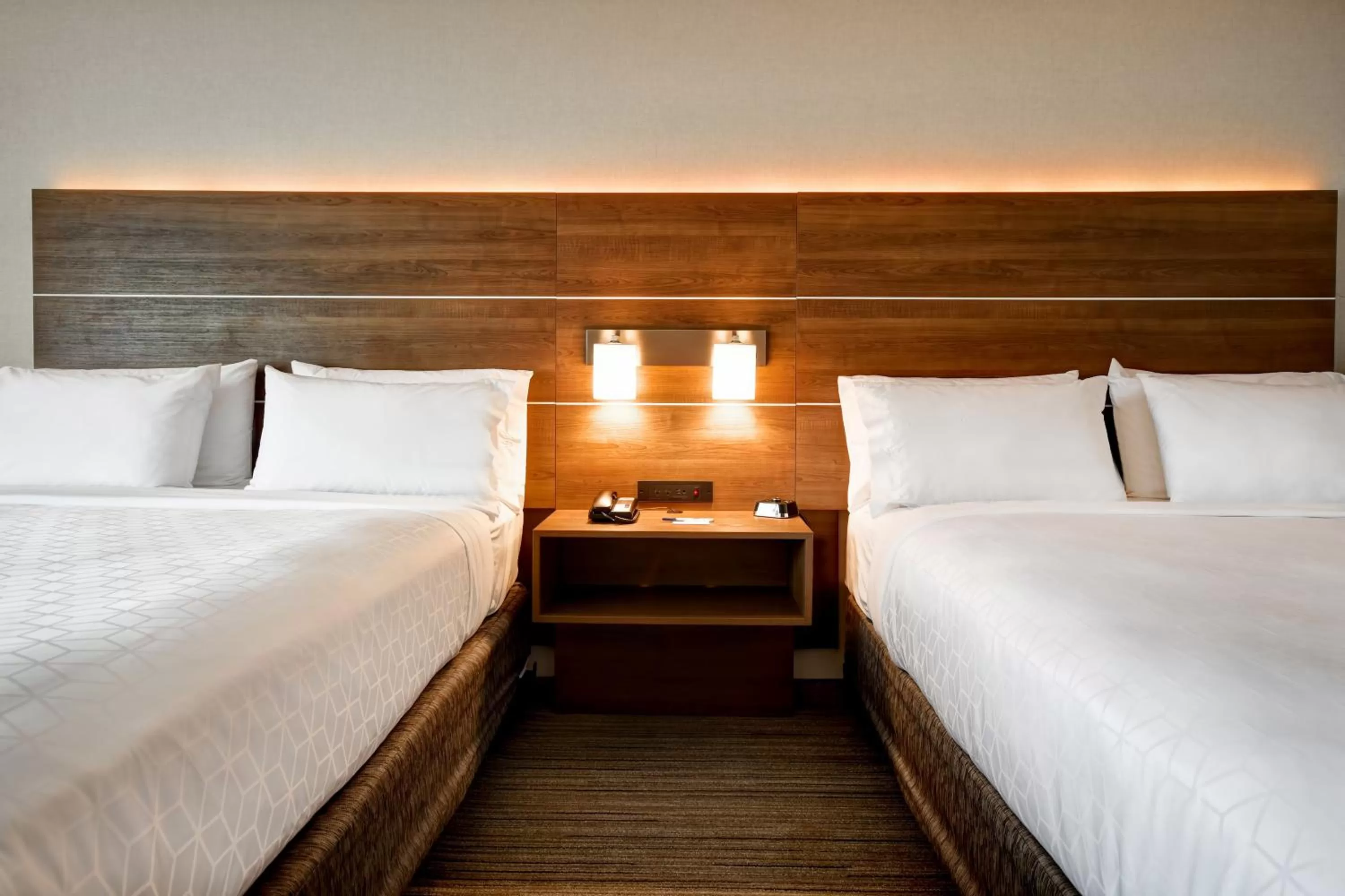 Photo of the whole room, Bed in Holiday Inn Express Newport North - Middletown by IHG