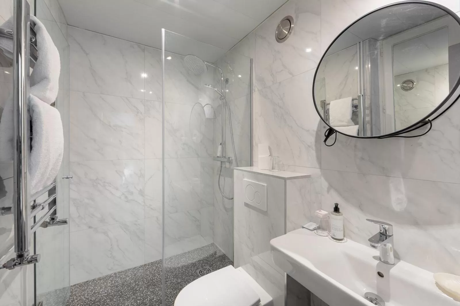 Bathroom in Hotel Saint Christophe