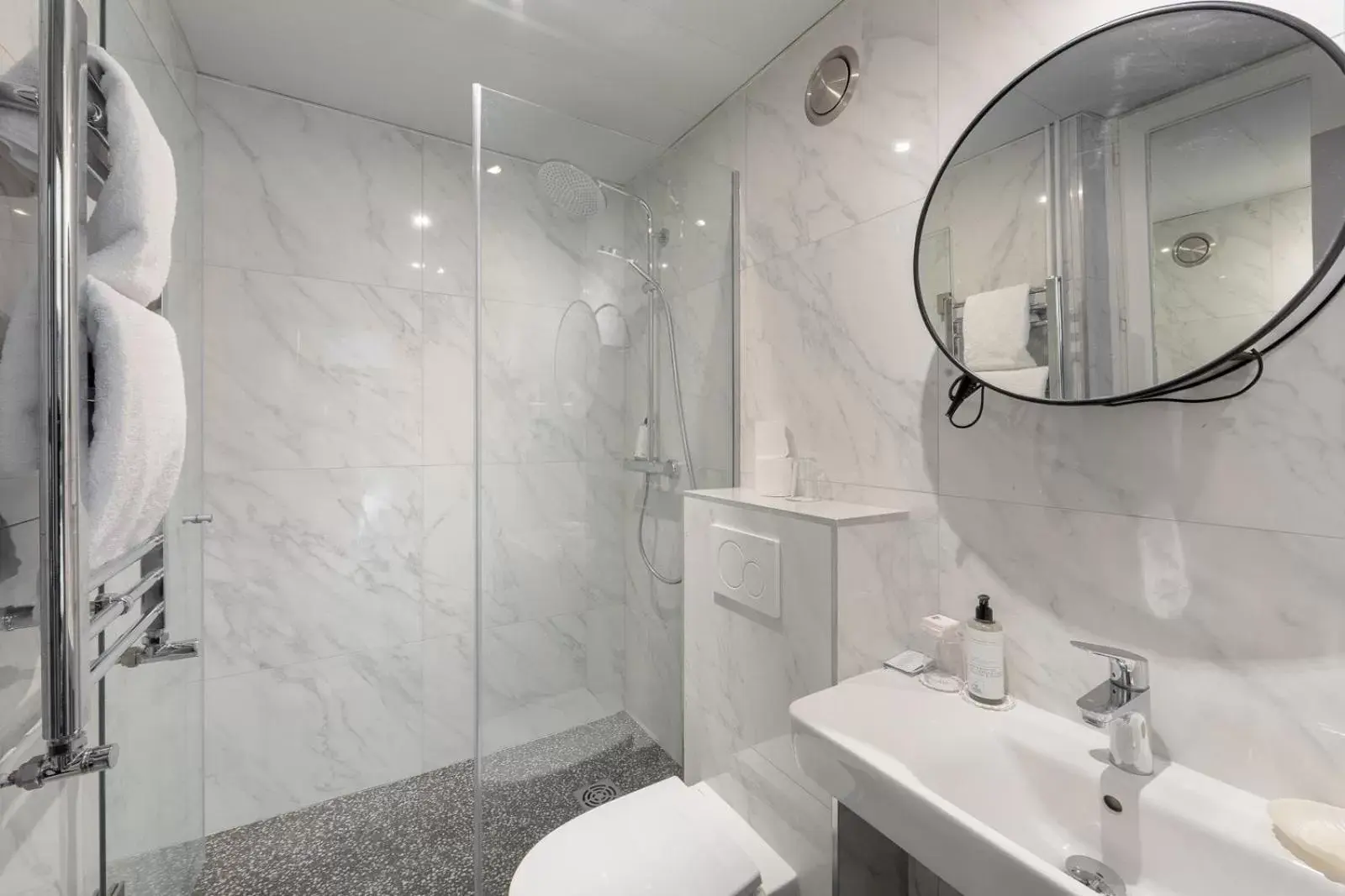Bathroom in Hotel Saint Christophe