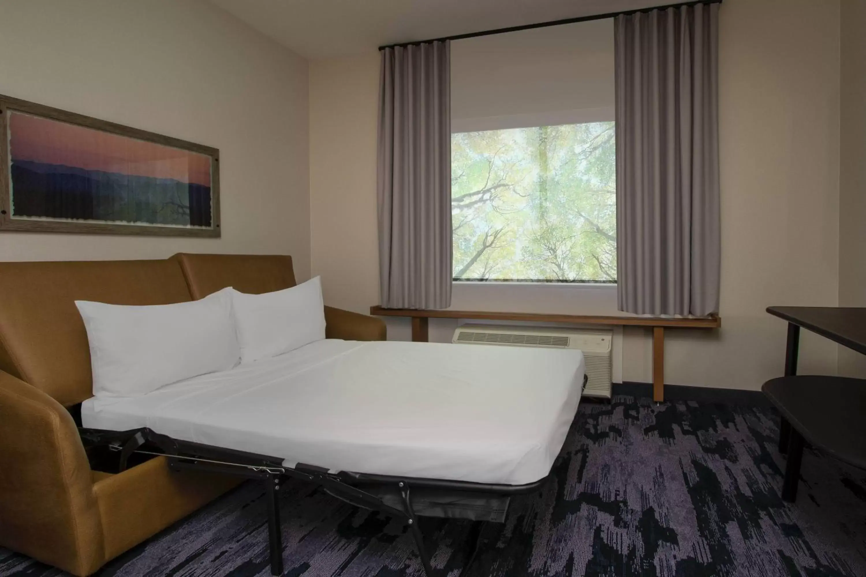 Photo of the whole room, Bed in Fairfield Inn & Suites Duncan