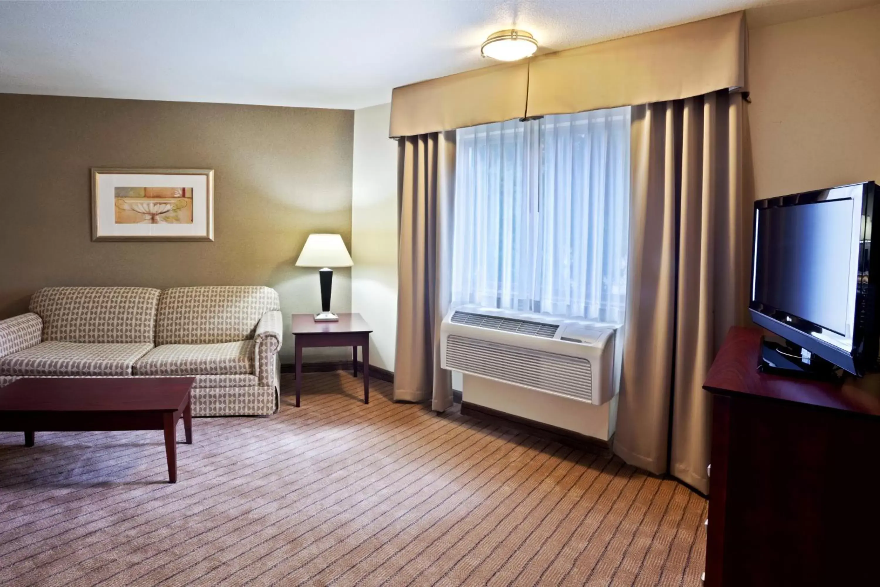 Executive Suite in Holiday Inn Express Portland South - Lake Oswego, an IHG Hotel