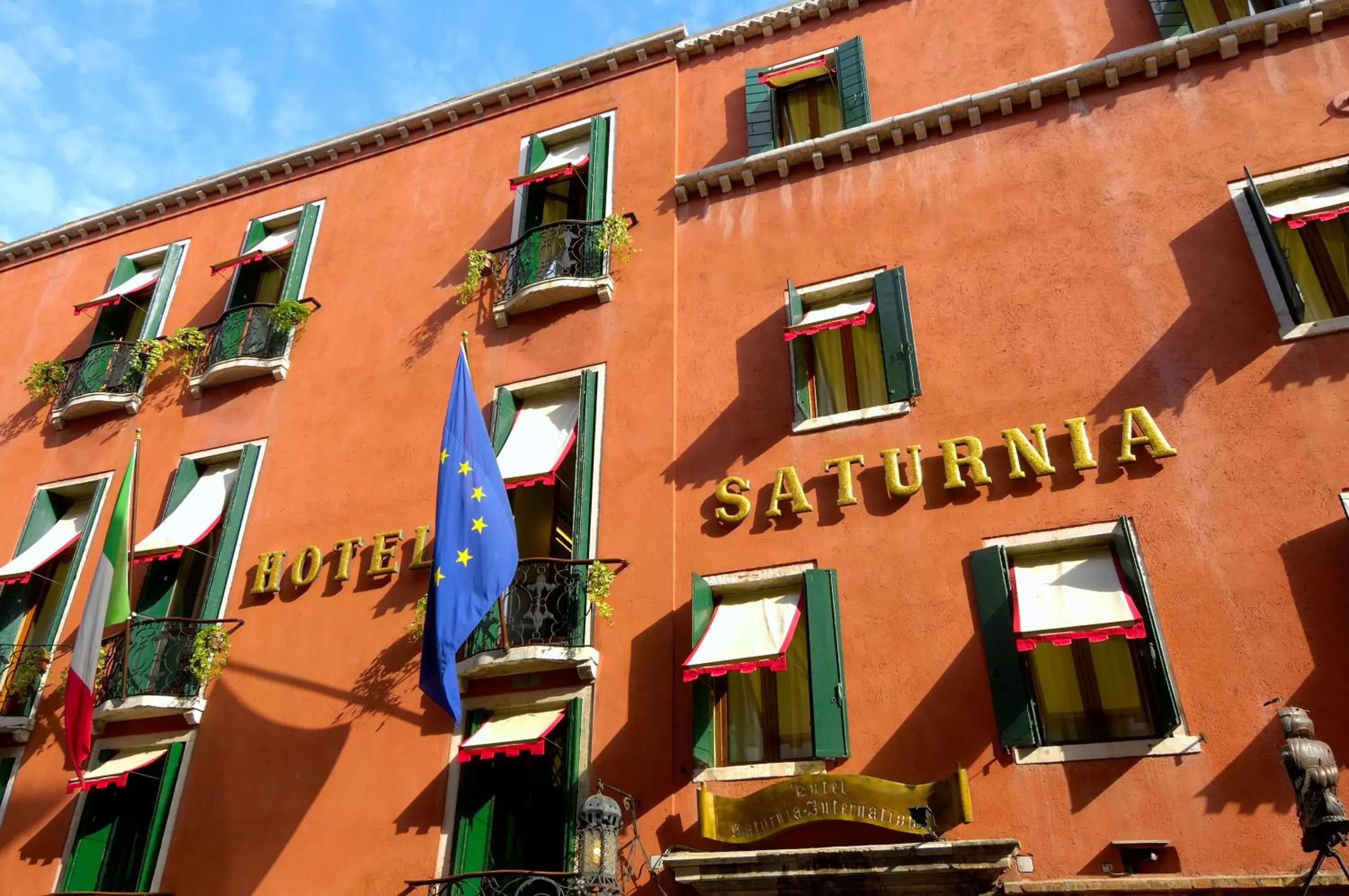 Property Building in Hotel Saturnia & International