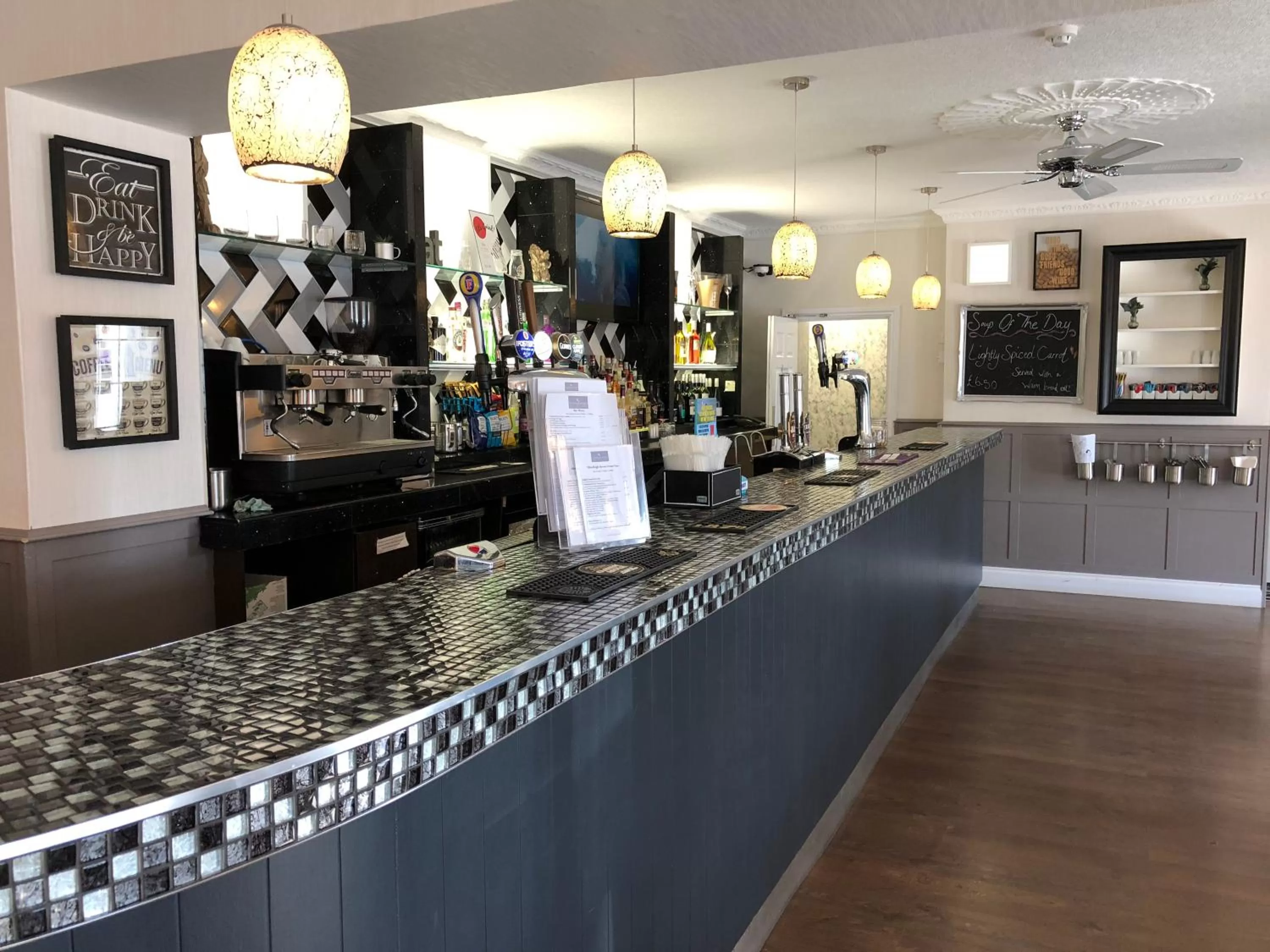 Lounge or bar in Elfordleigh Hotel