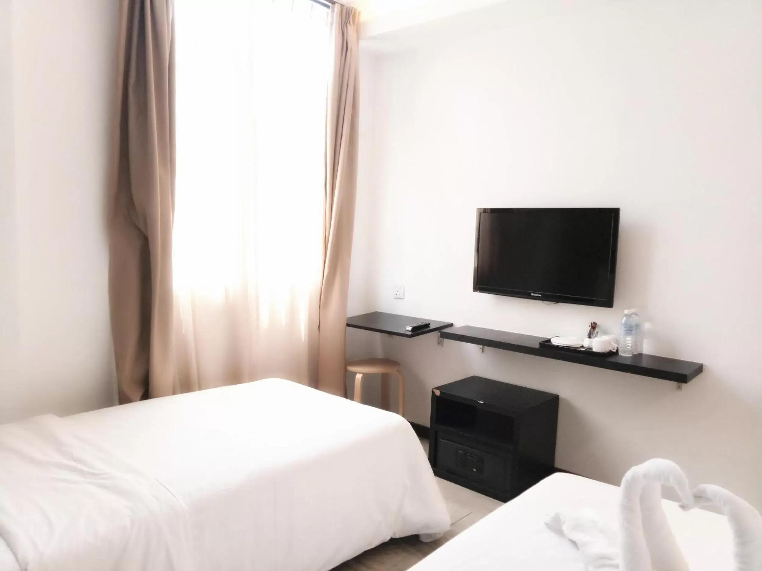 Bedroom, TV/Entertainment Center in Sandy Hotel Malacca