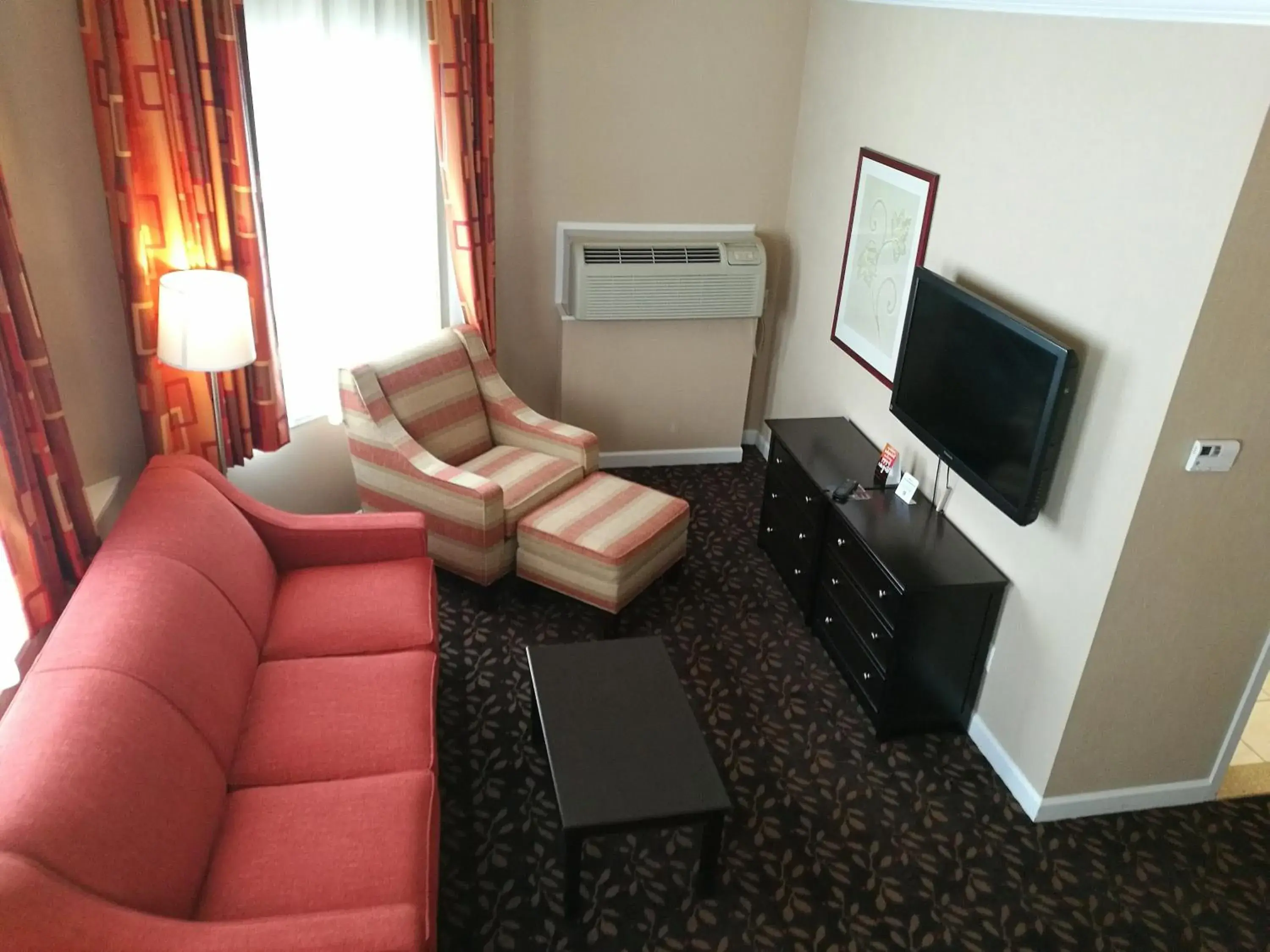 Living room, Seating Area in The Wilshire Grand Hotel