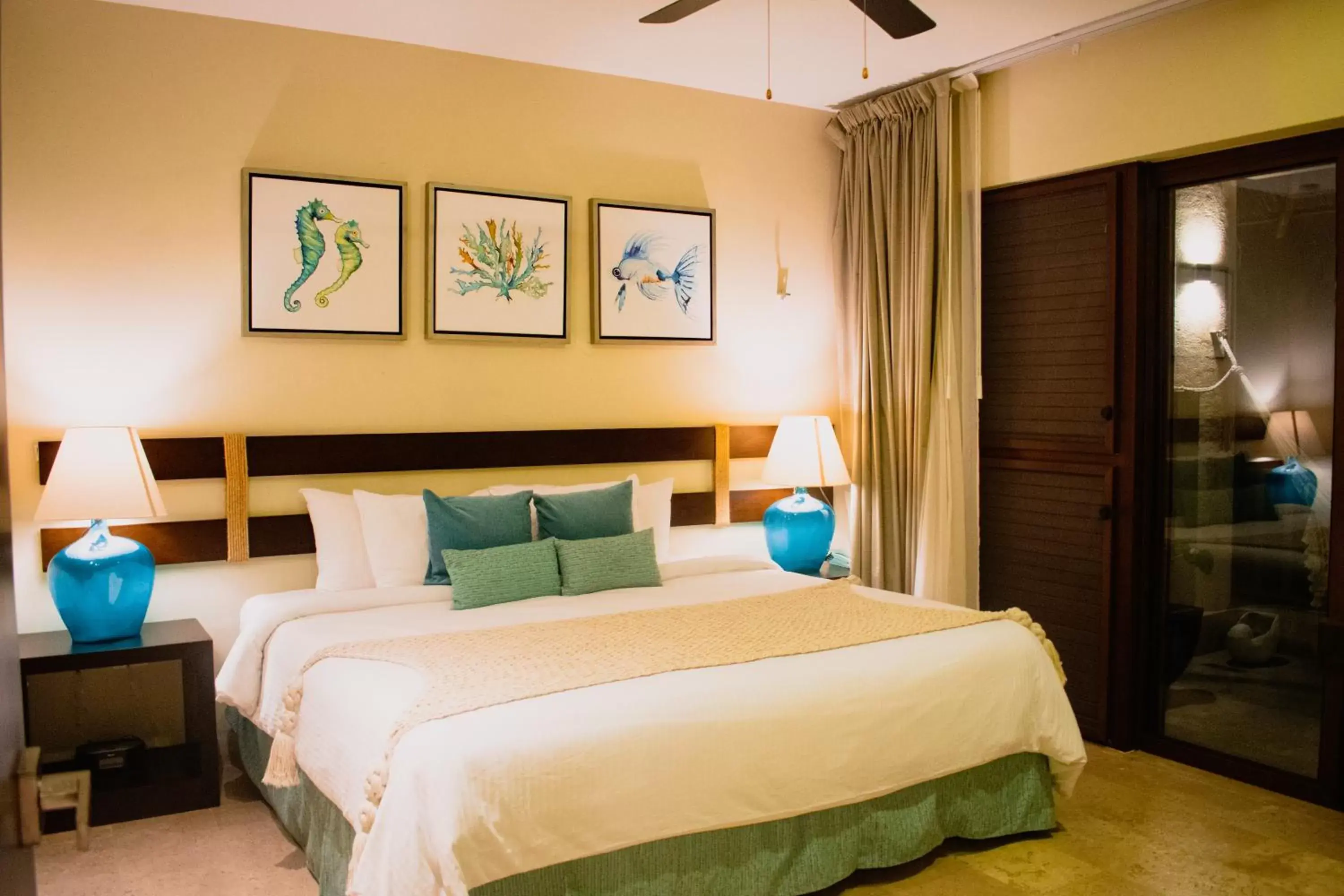 Photo of the whole room, Bed in Villas Grand Marina Kinuh