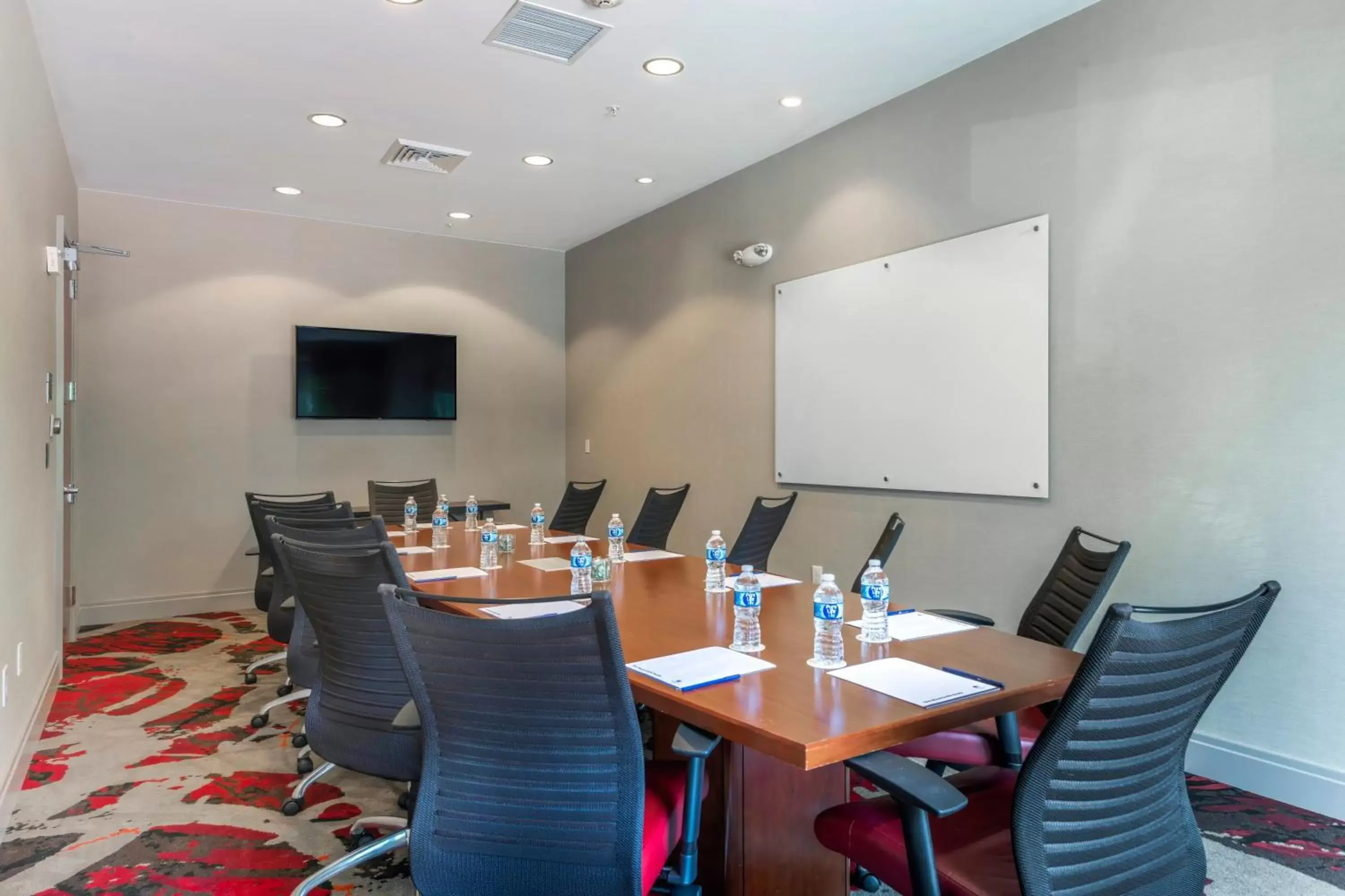 Meeting/conference room in DoubleTree by Hilton Raleigh-Cary