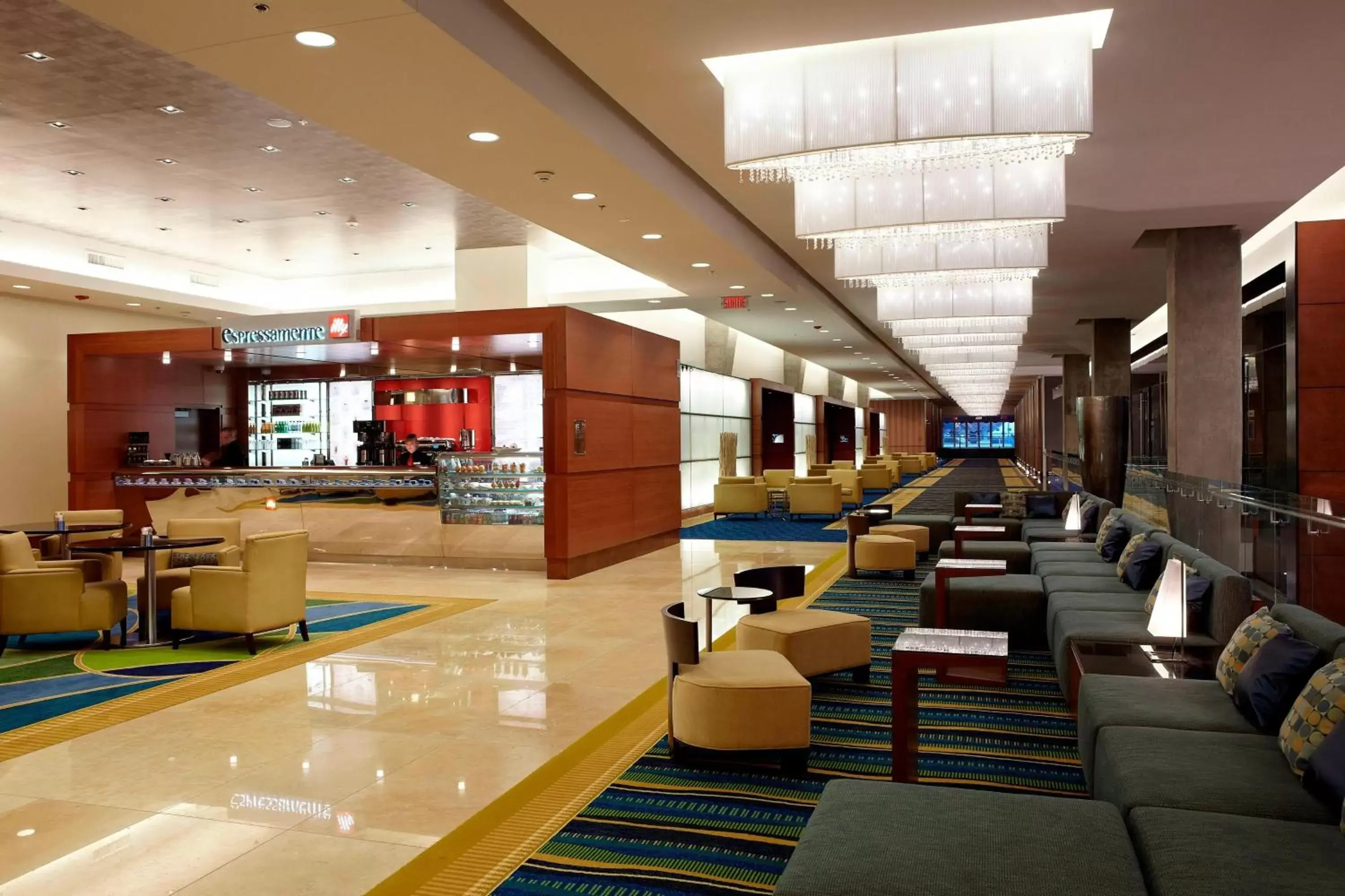 Restaurant/places to eat, Lounge/Bar in Marriott Montreal Airport In-Terminal Hotel