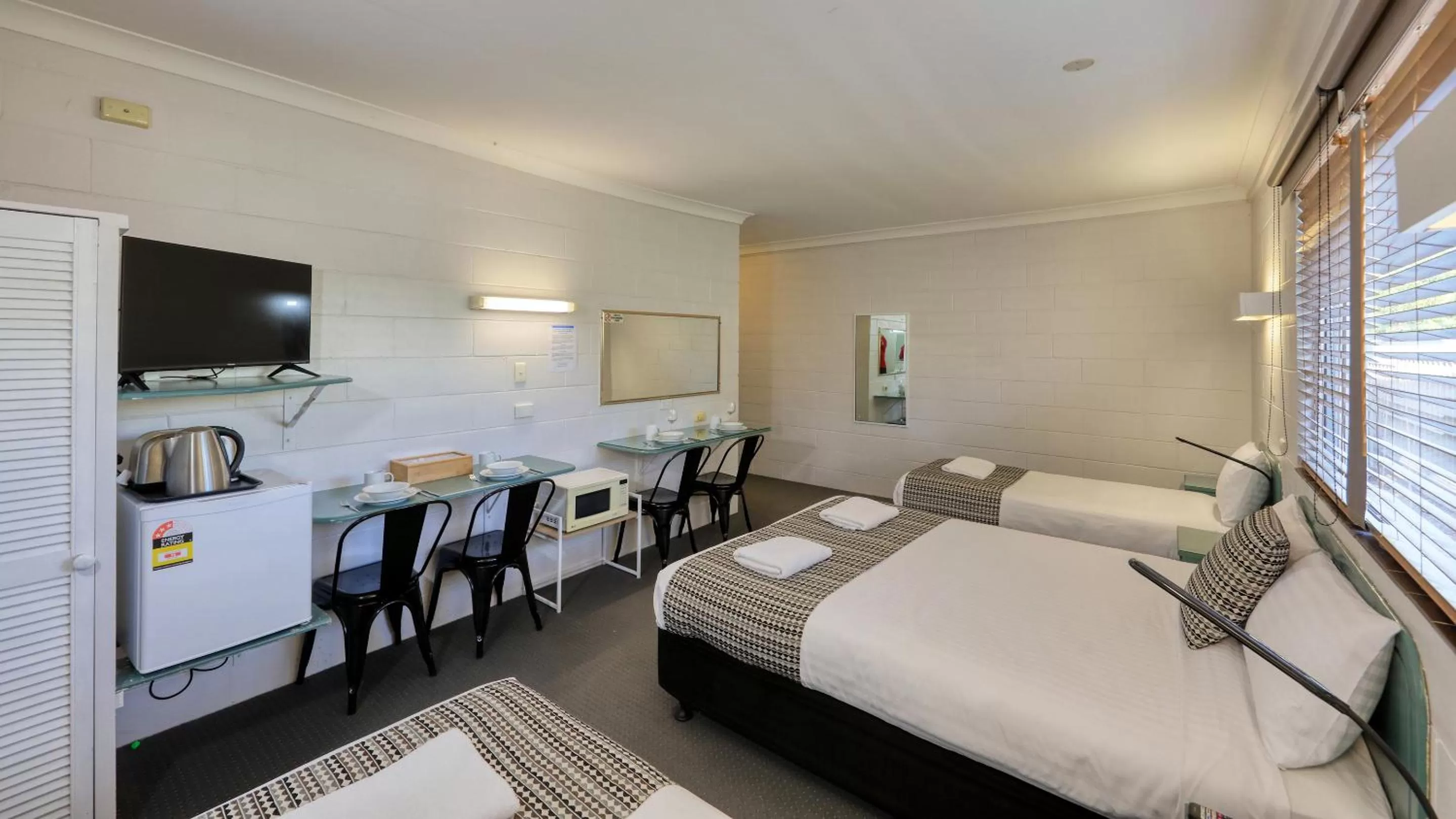 Bed in Castlereagh Lodge Motel