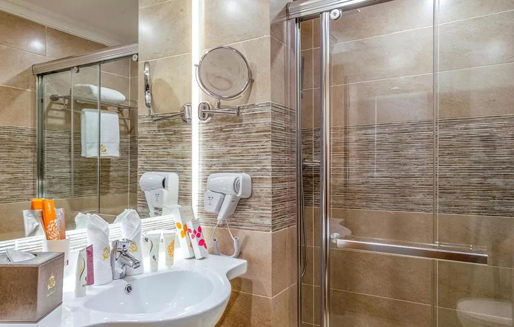 Bathroom in Harir Palace Hotel