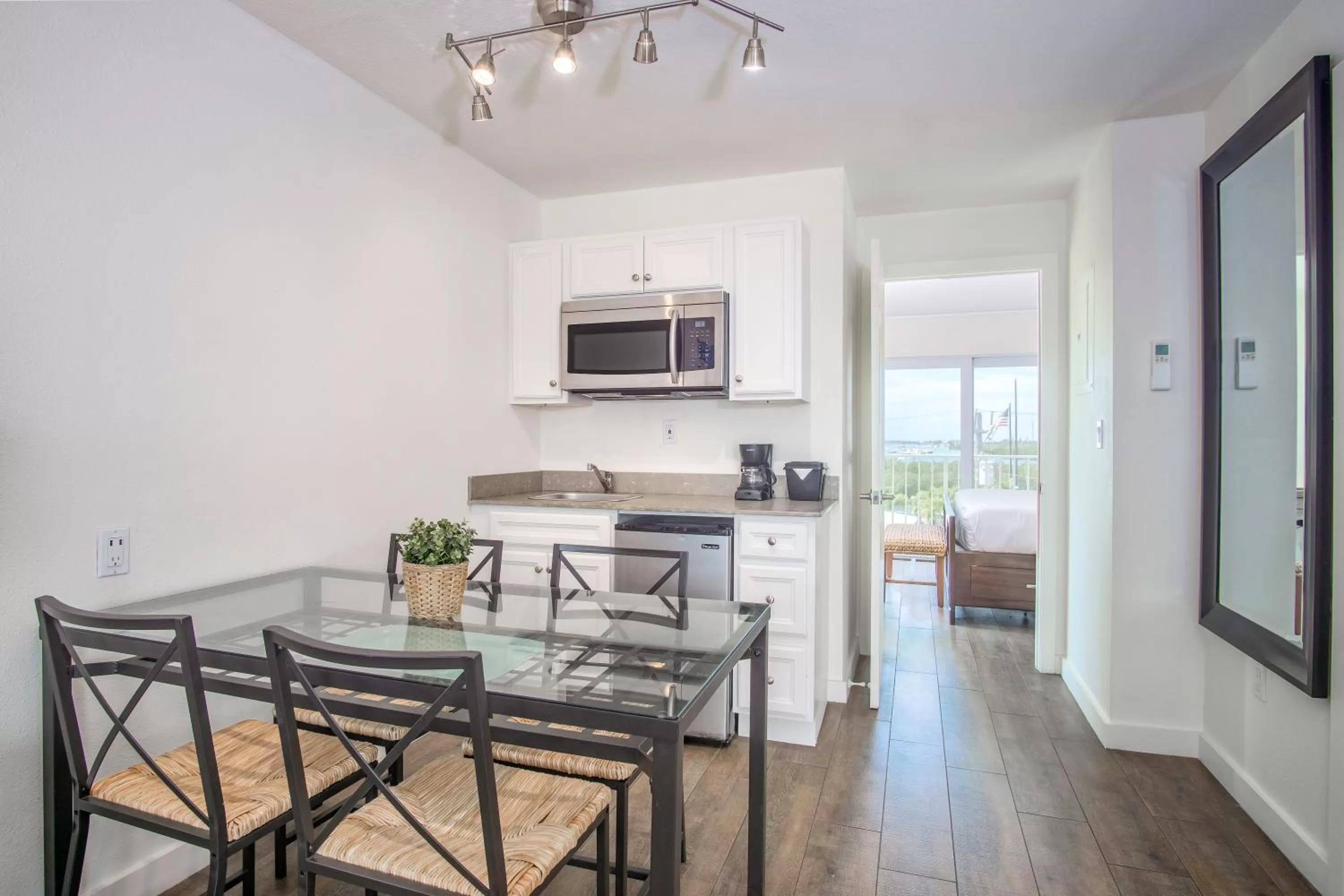 Kitchen or kitchenette in Skipjack Resort & Marina