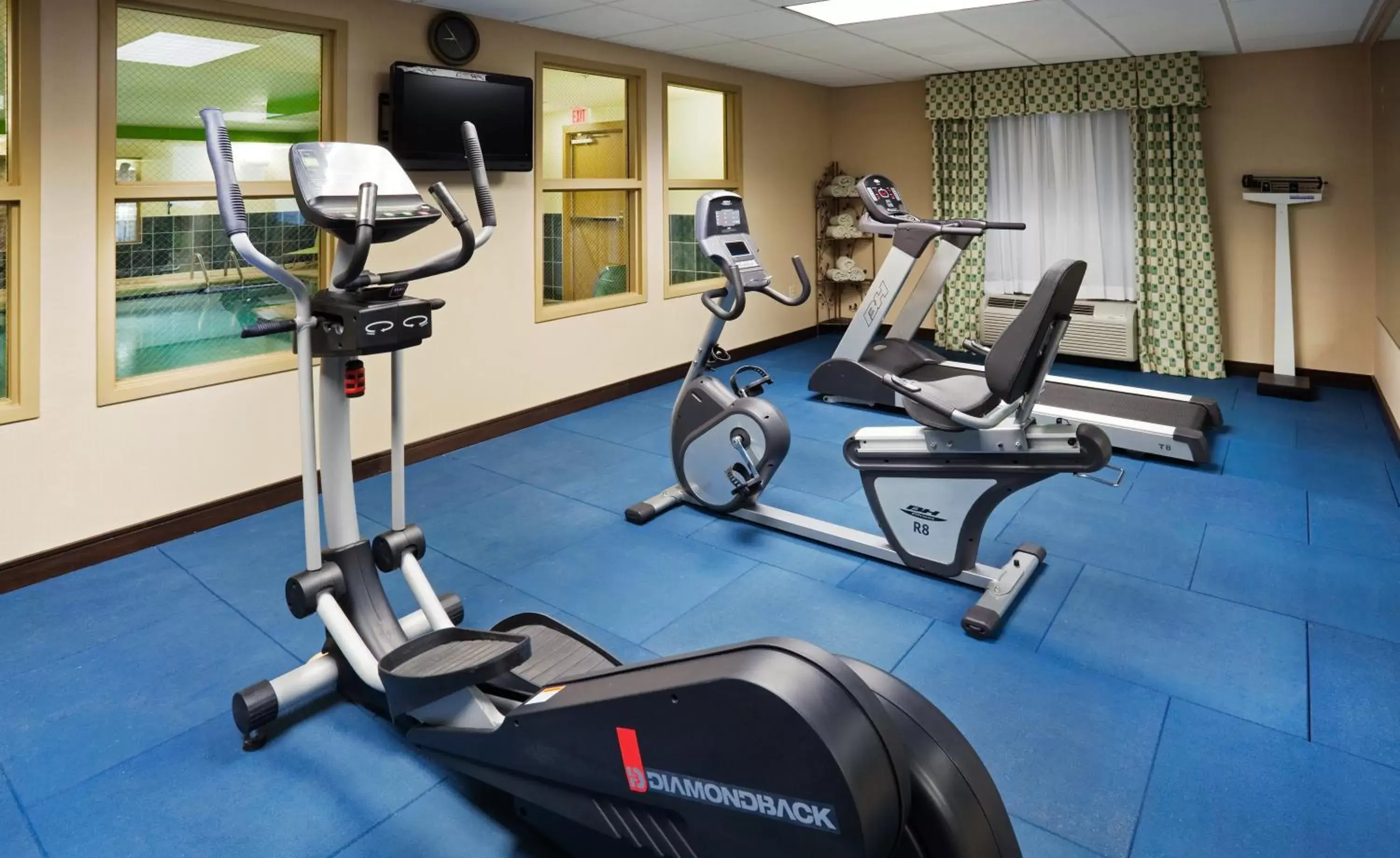 Fitness centre/facilities, Fitness Center/Facilities in Holiday Inn Express Hotel & Suites Newport South, an IHG Hotel