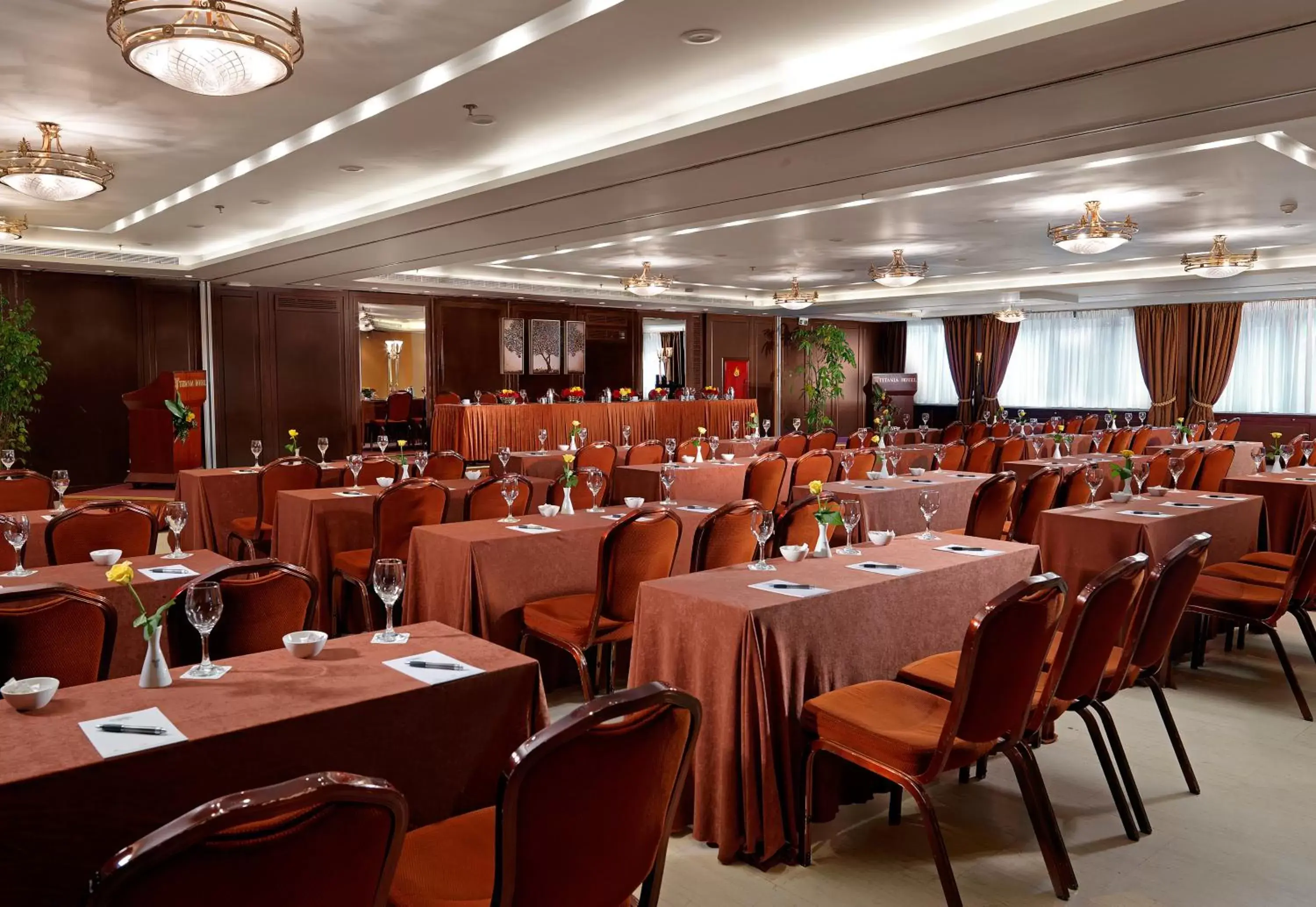 Business facilities, Restaurant/Places to Eat in Titania Hotel