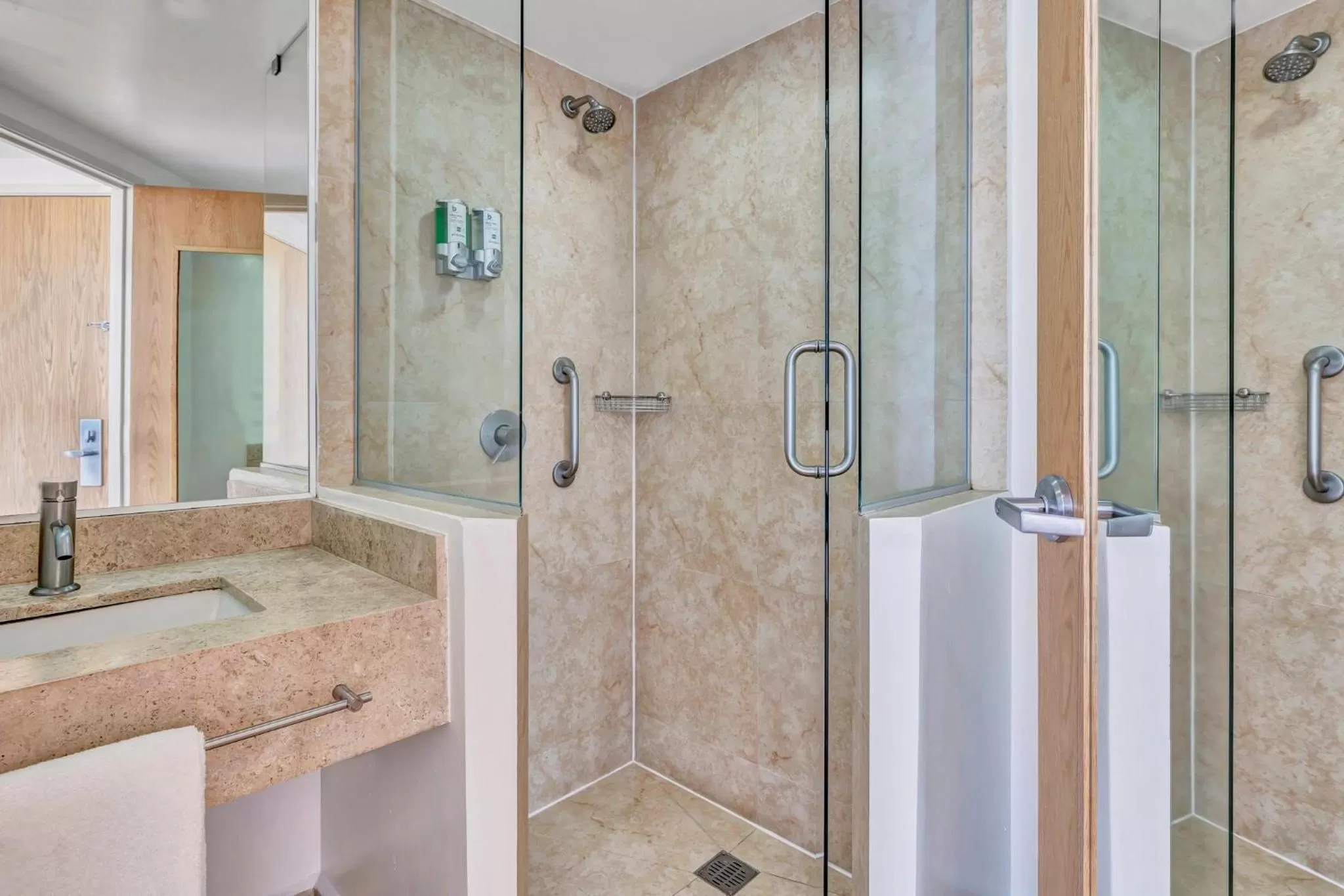 Bathroom in One Ciudad de Mexico Alameda