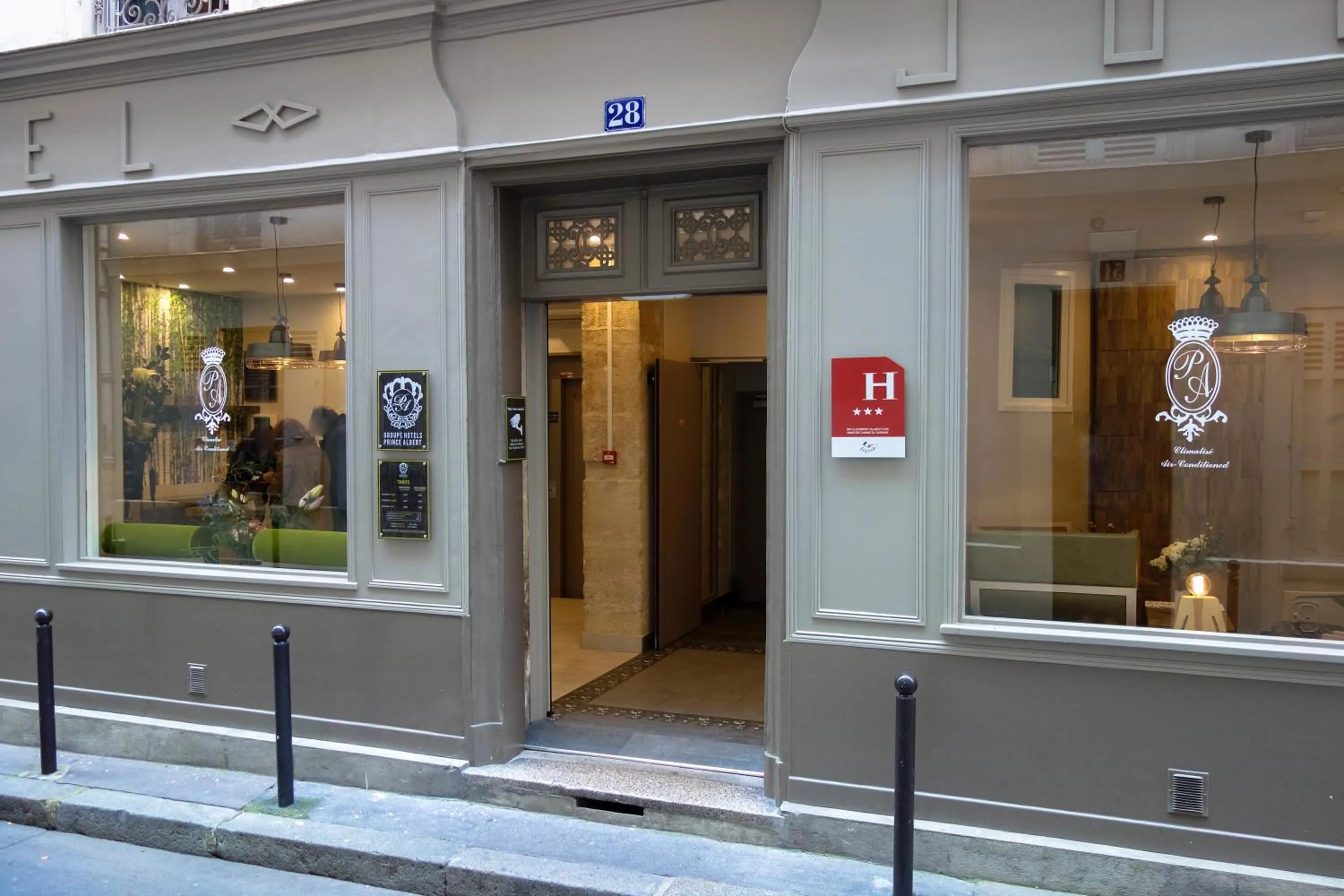 Facade/entrance in Prince Albert Wagram