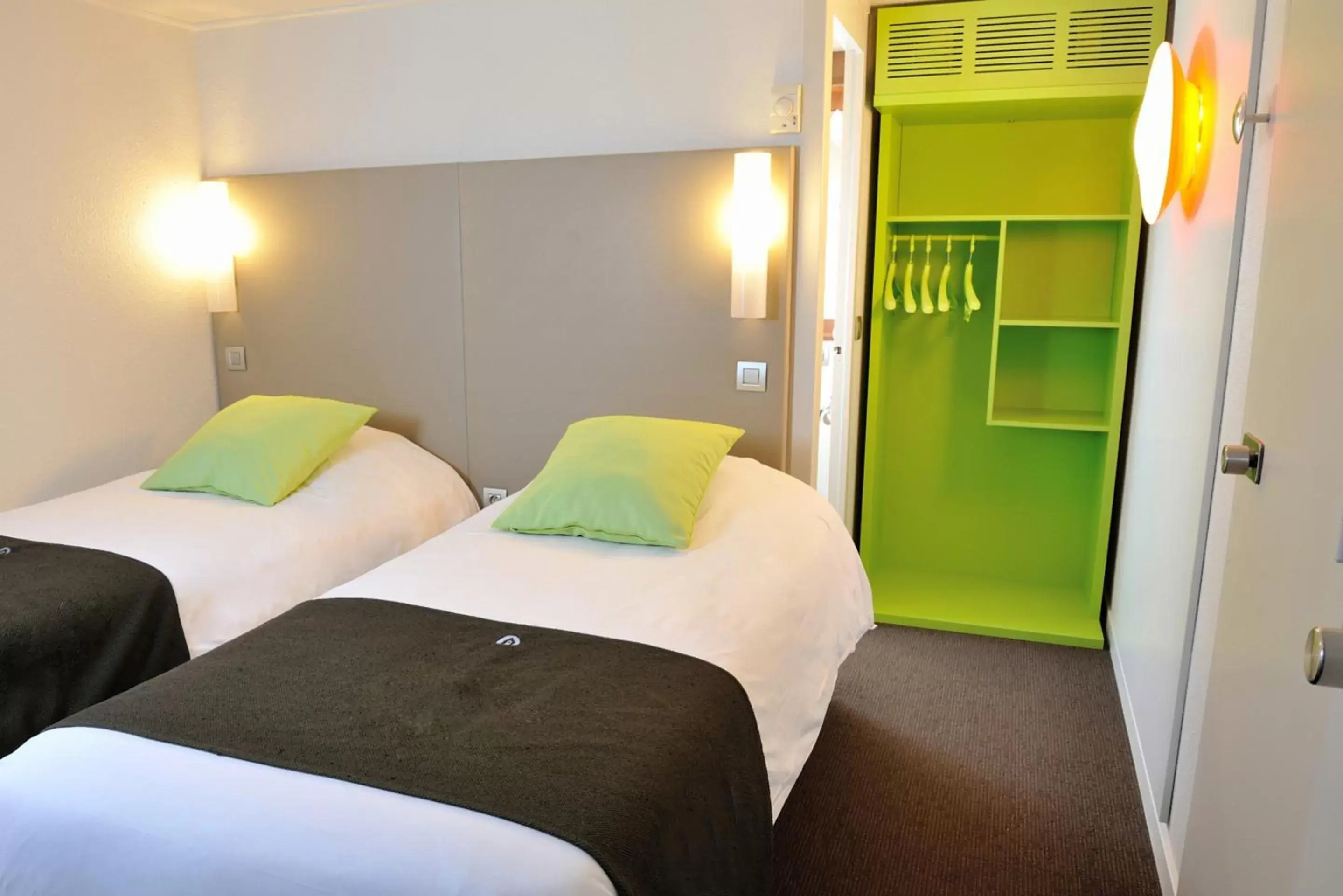 Bedroom, Bed in Campanile Orléans Ouest ~ La Chapelle-St-Mesmin