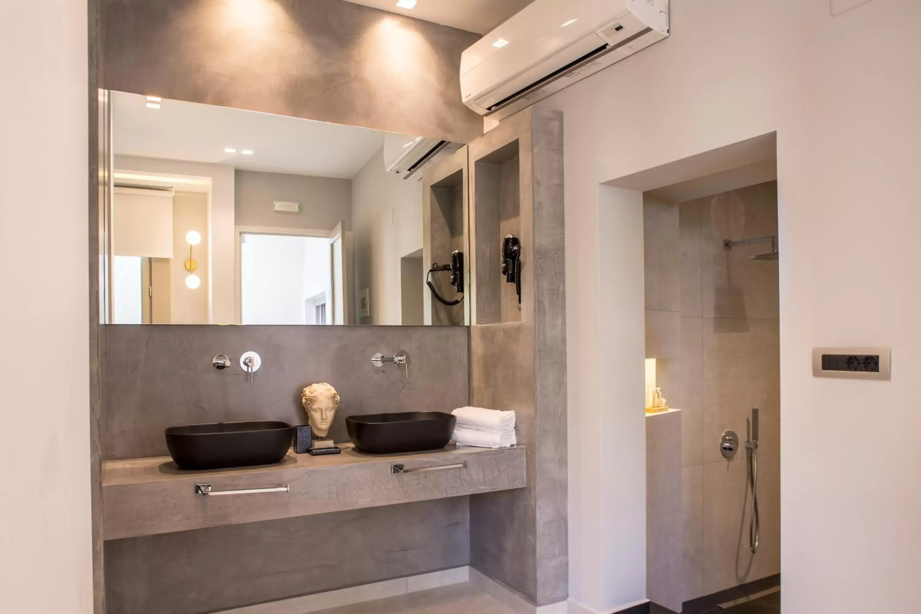 Shower, Bathroom in Gambello Luxury Rooms