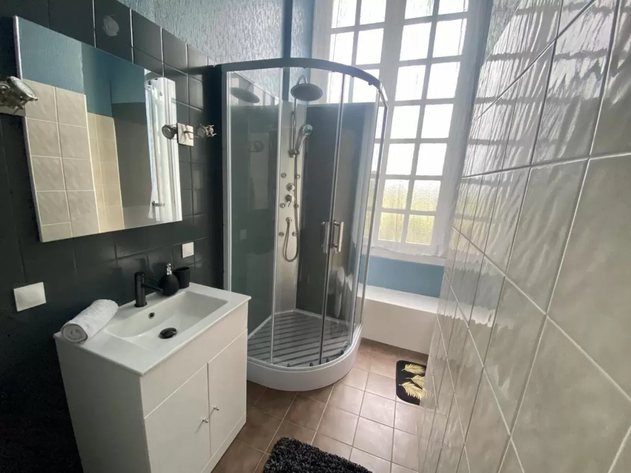 Bathroom in Hôtel Particulier CHÂTEAU DES MARAIS Proximité et vue sur le Lac de Grand lieu