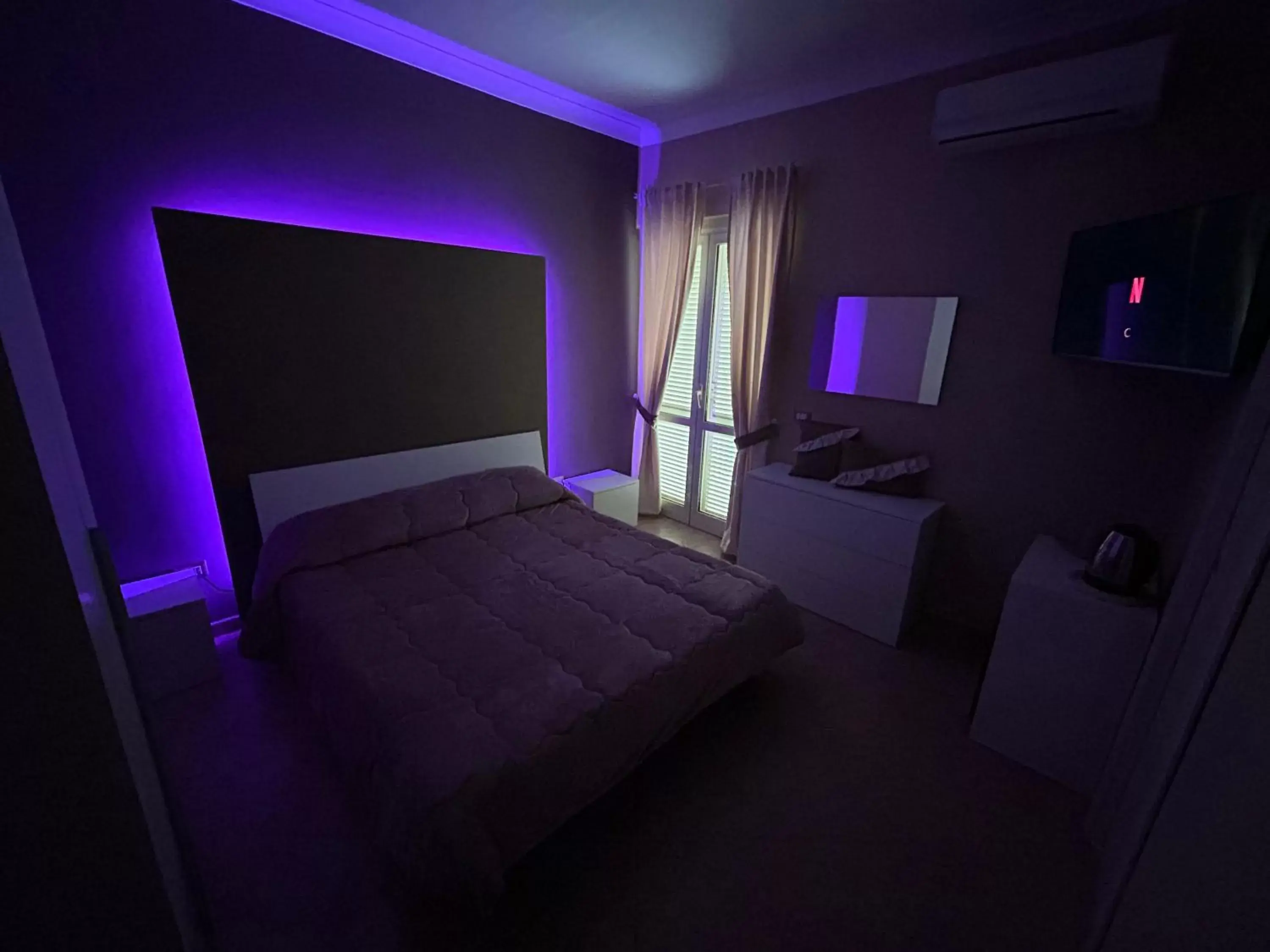 Bedroom, Bed in Skycity B&B