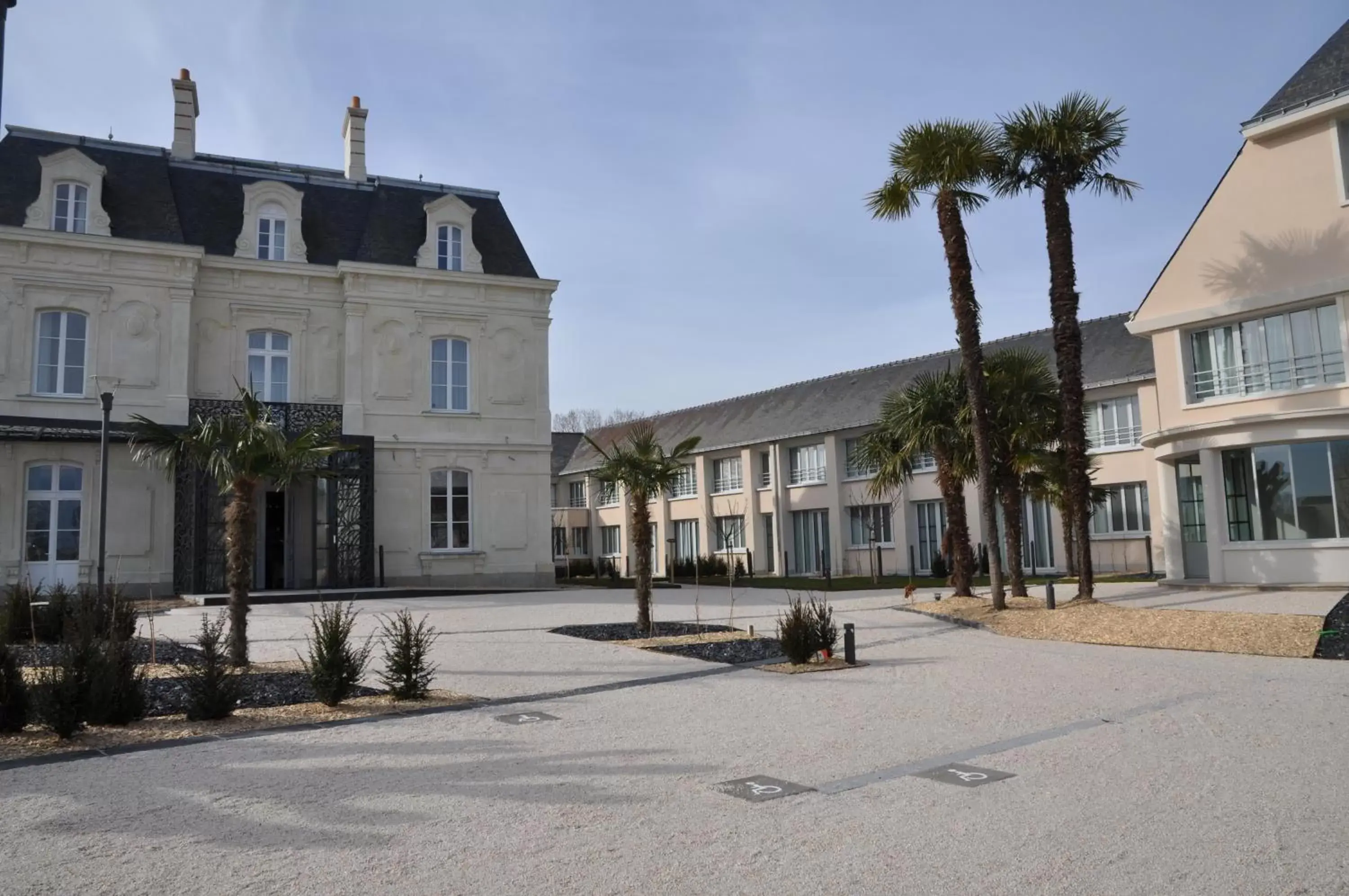 Facade/entrance, Property Building in Les 3 Lieux