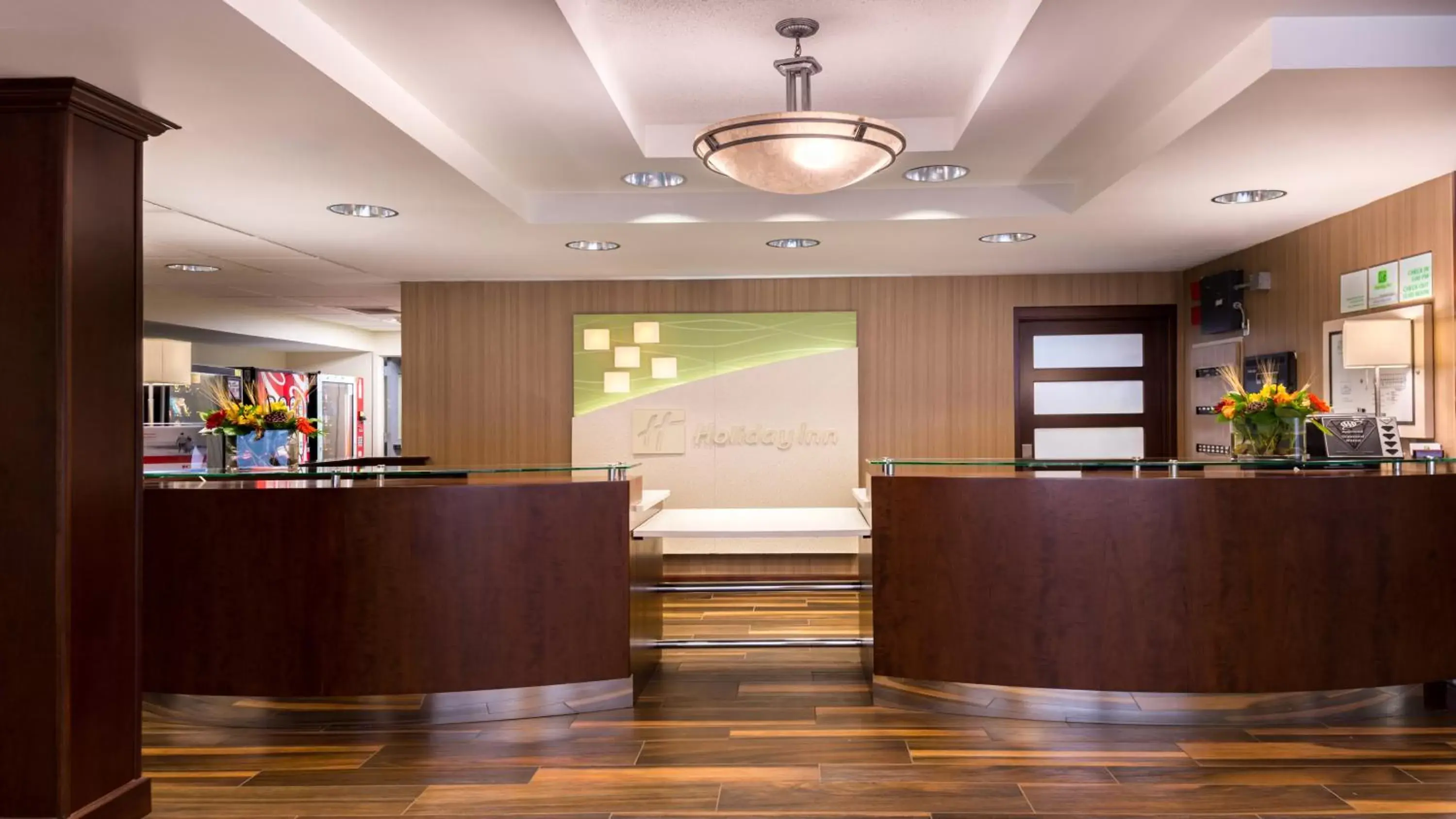 Property building, Lobby/Reception in Holiday Inn Hotel & Suites Warren, an IHG Hotel