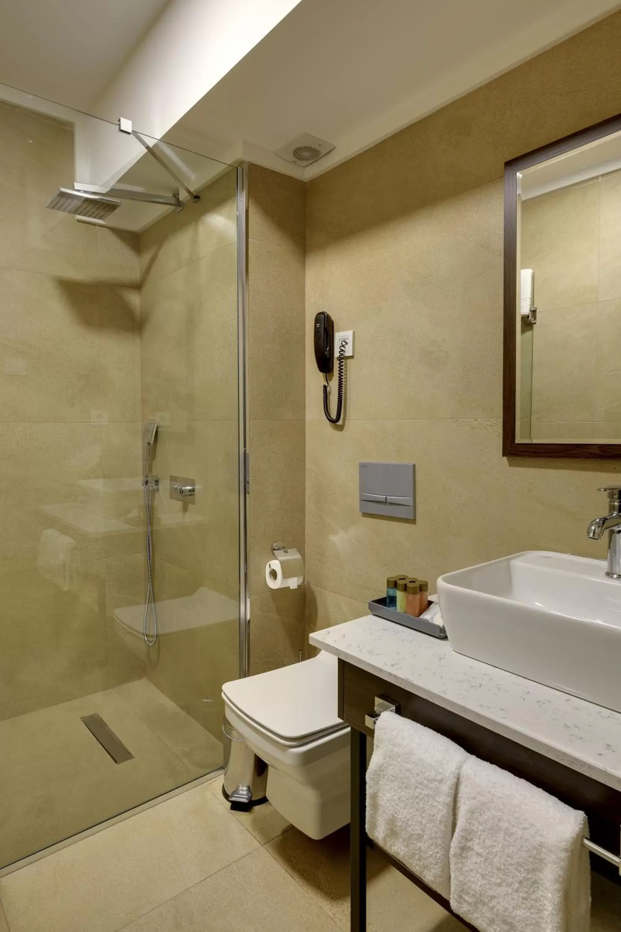 Shower, Bathroom in Leo Suites