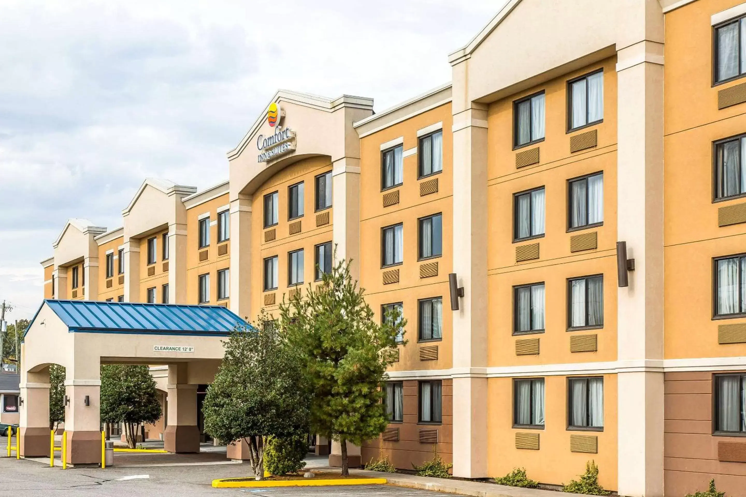 Property Building in Comfort Inn & Suites