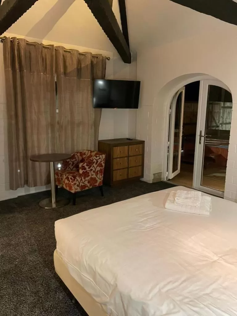 Bedroom, Bed in The George - Sure Hotel Collection by Best Western