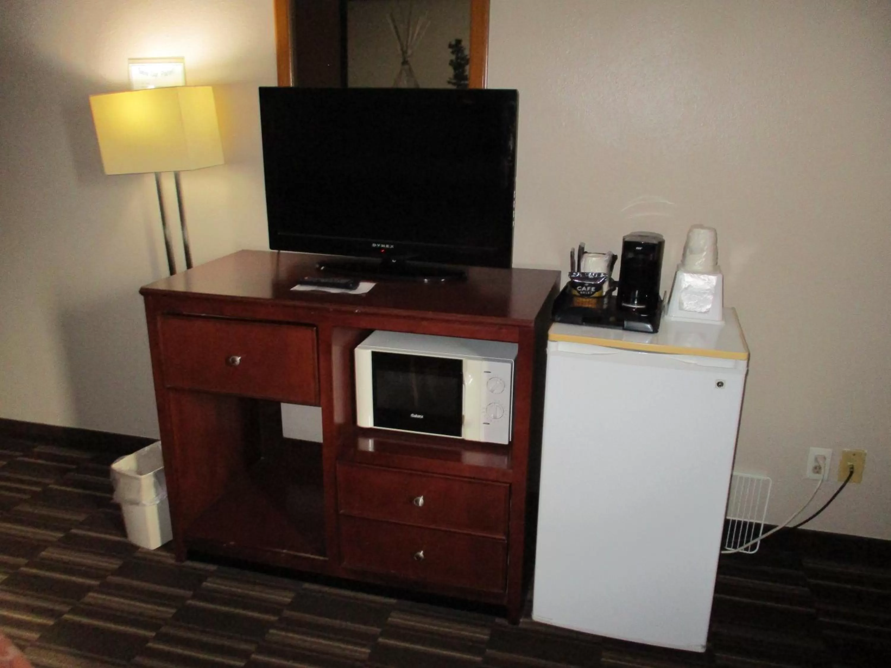TV and multimedia in Super 8 by Wyndham Madison