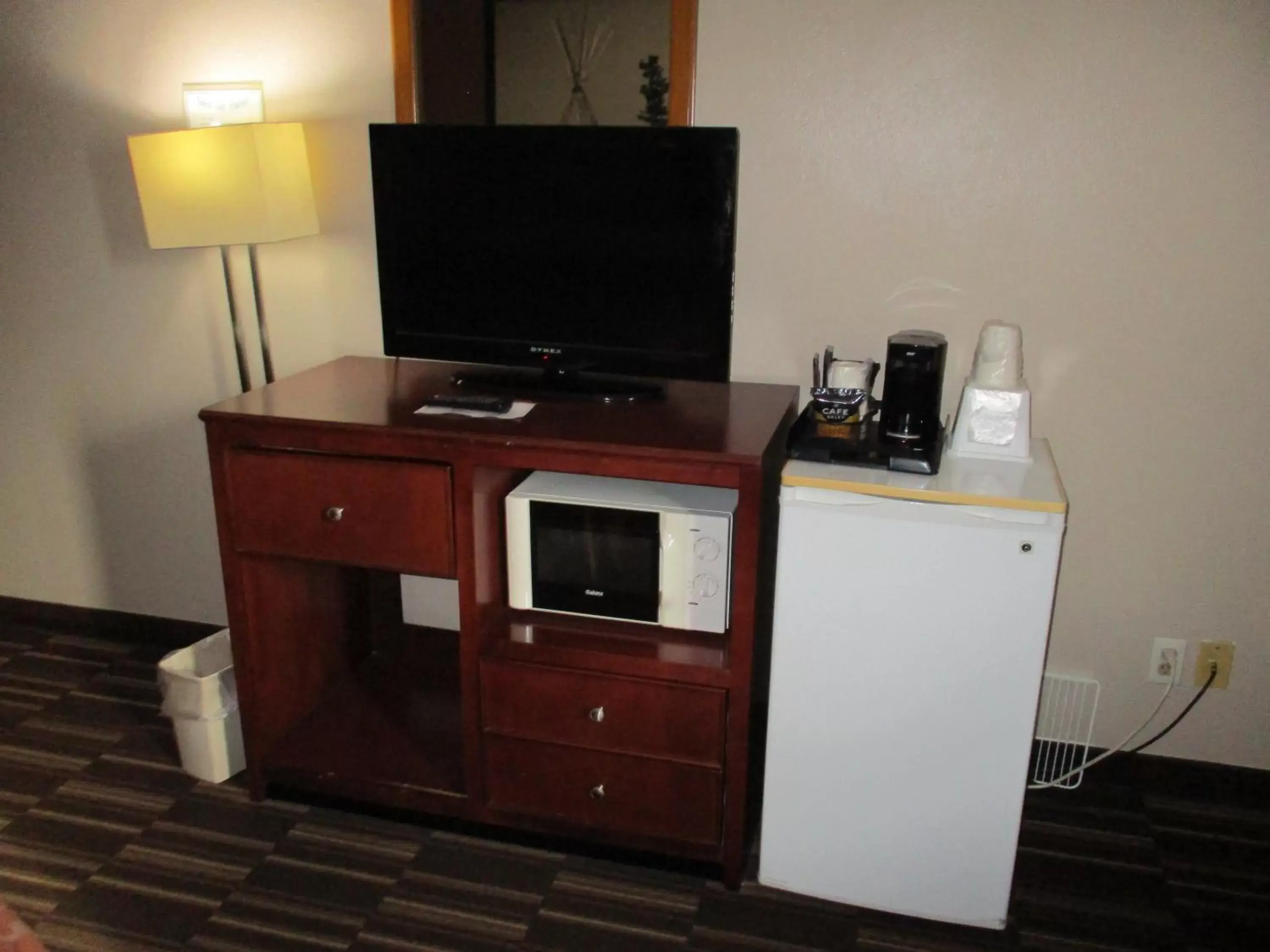 TV and multimedia, TV/Entertainment Center in Super 8 by Wyndham Madison