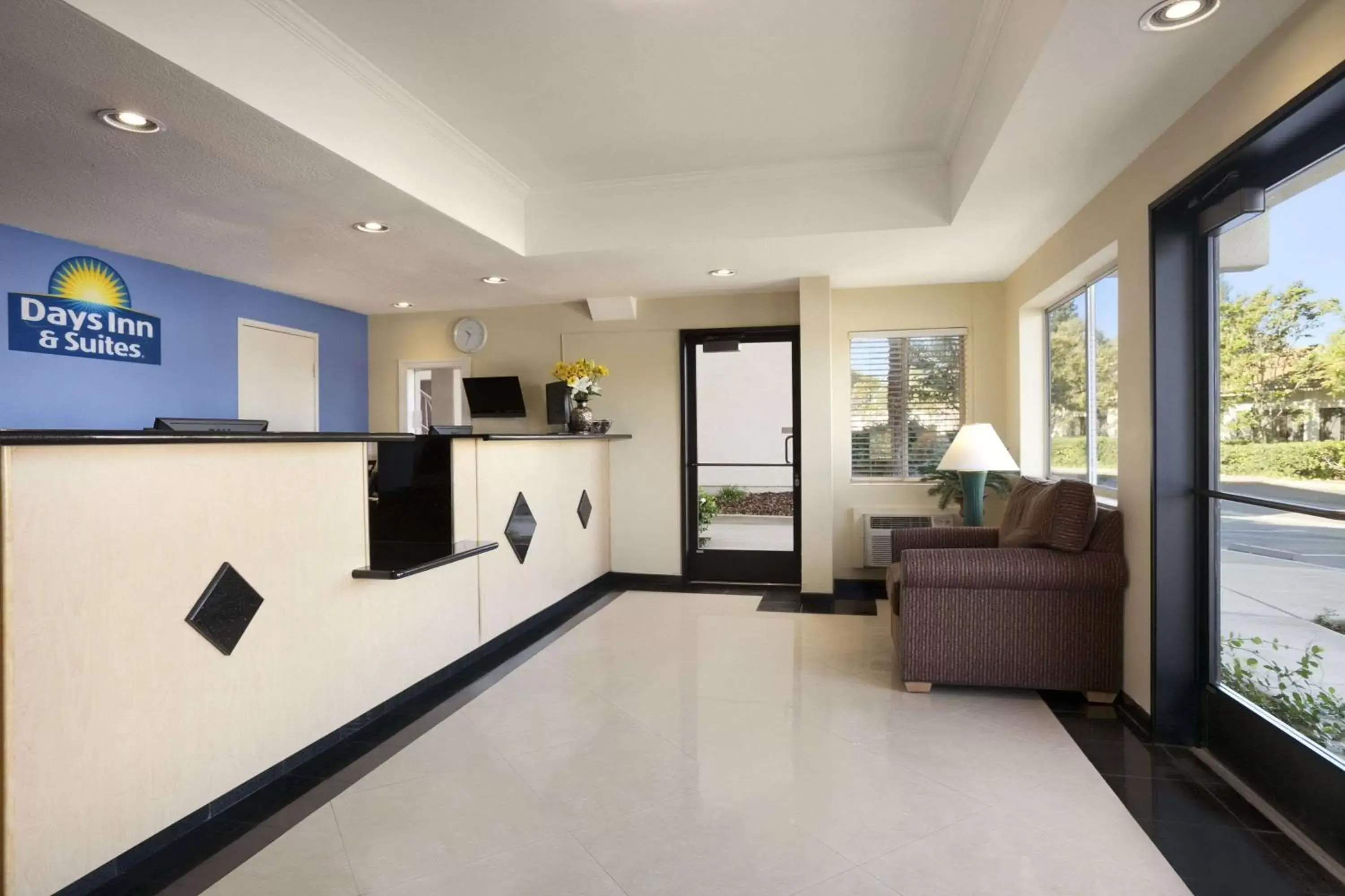 Lobby or reception, Lobby/Reception in Days Inn & Suites by Wyndham Rancho Cordova