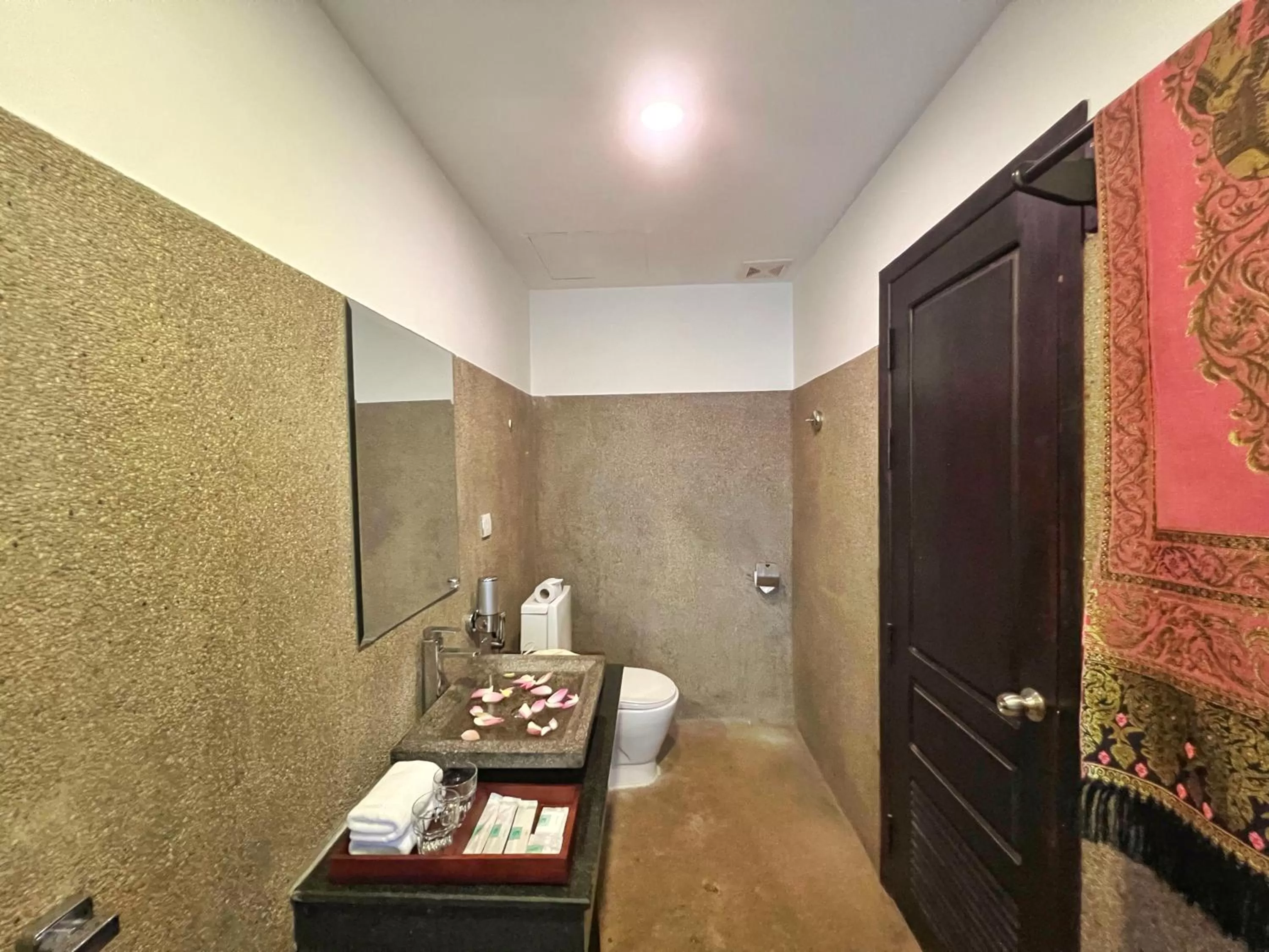 Toilet in The Bliss Angkor