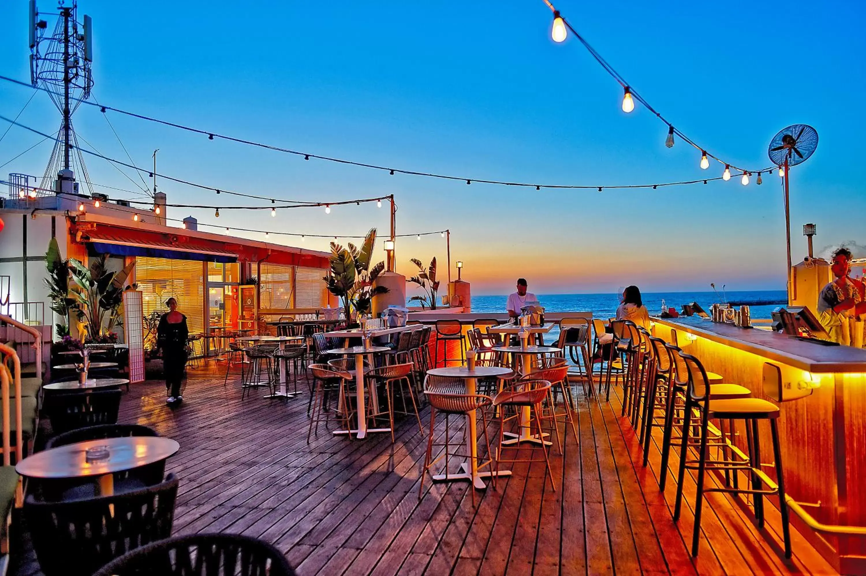 Lounge or bar, Restaurant/Places to Eat in Carlton Tel Aviv Hotel – Luxury on the Beach