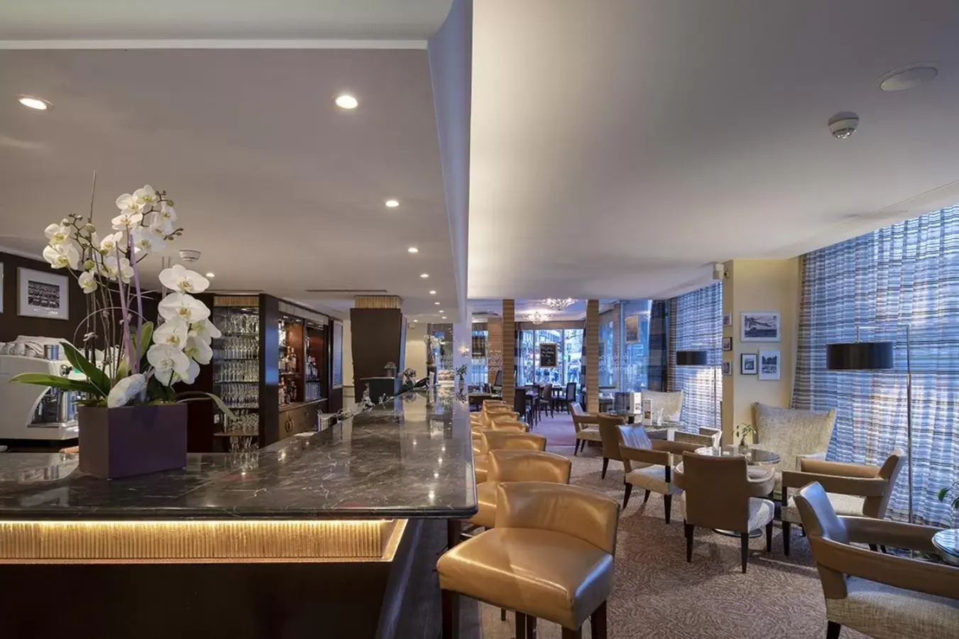 Lounge or bar in Warwick Geneva Lounge or bar in Warwick Geneva