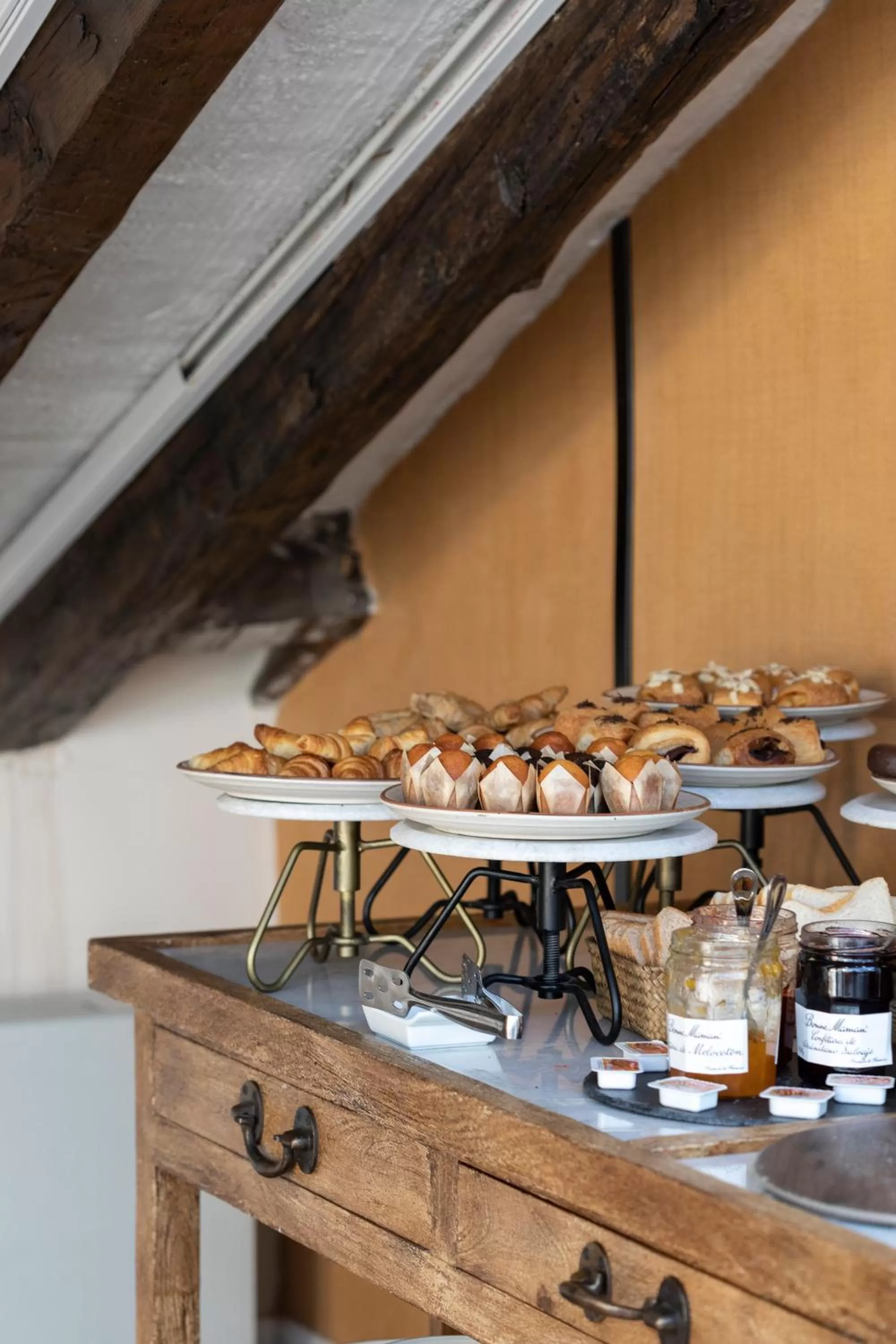 Food and drinks in Petit Palace Preciados