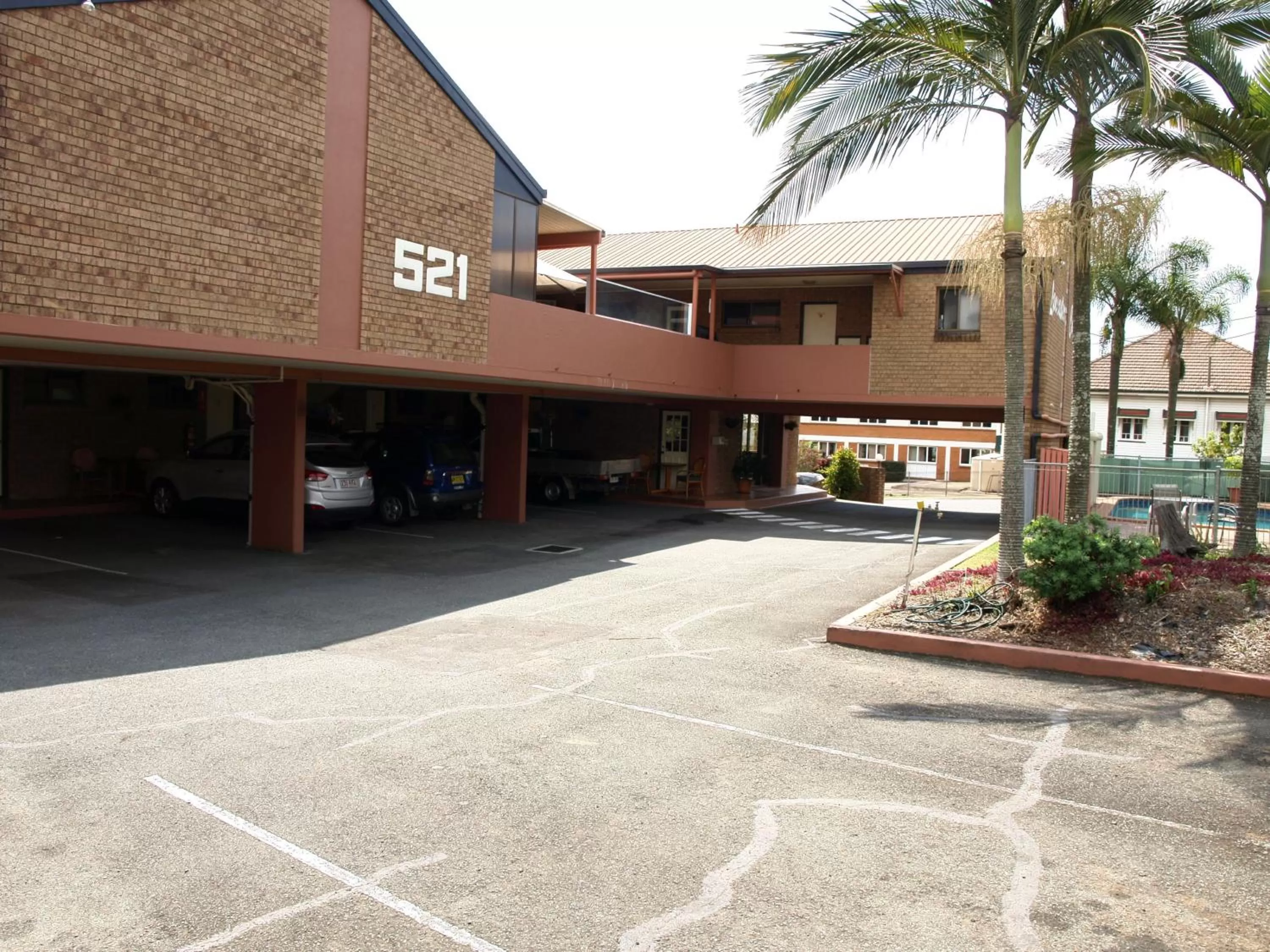 Facade/entrance in Lancaster Court Motel