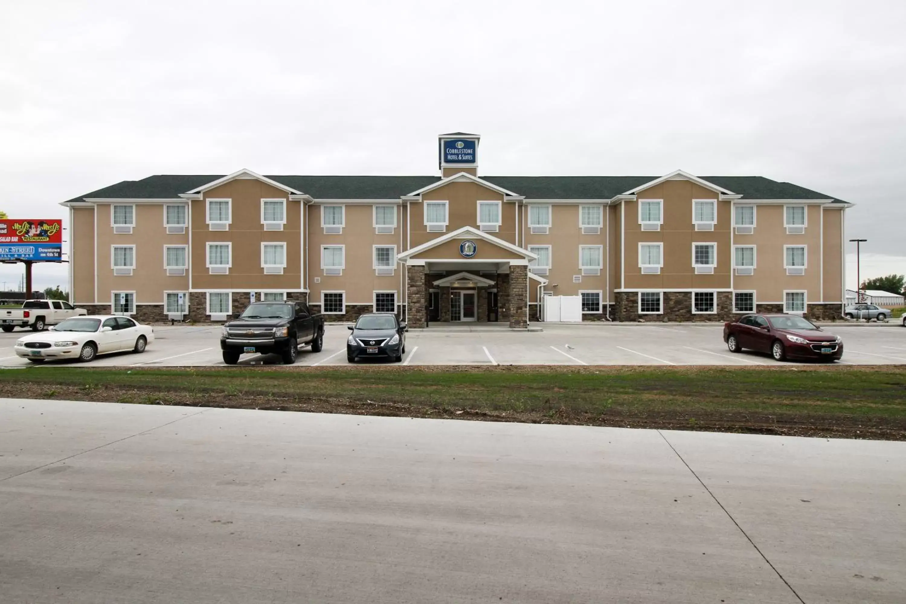 Facade/entrance, Property Building in Cobblestone Hotel & Suites - Devils Lake