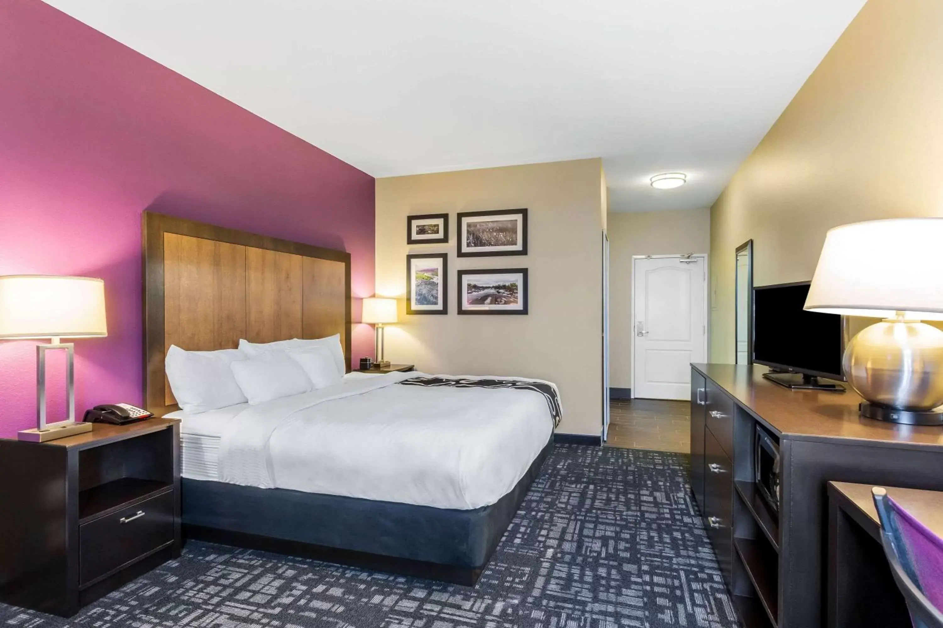 Photo of the whole room, Bed in La Quinta by Wyndham Monahans Photo of the whole room, Bed in La Quinta by Wyndham Monahans