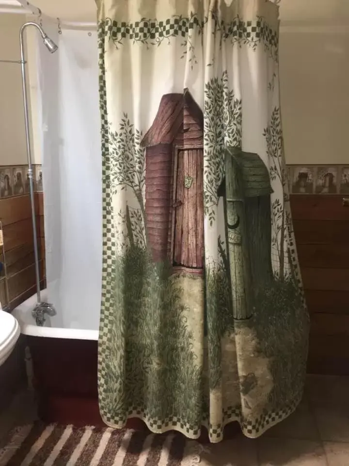 Bathroom in Rainbow Ridge Farms