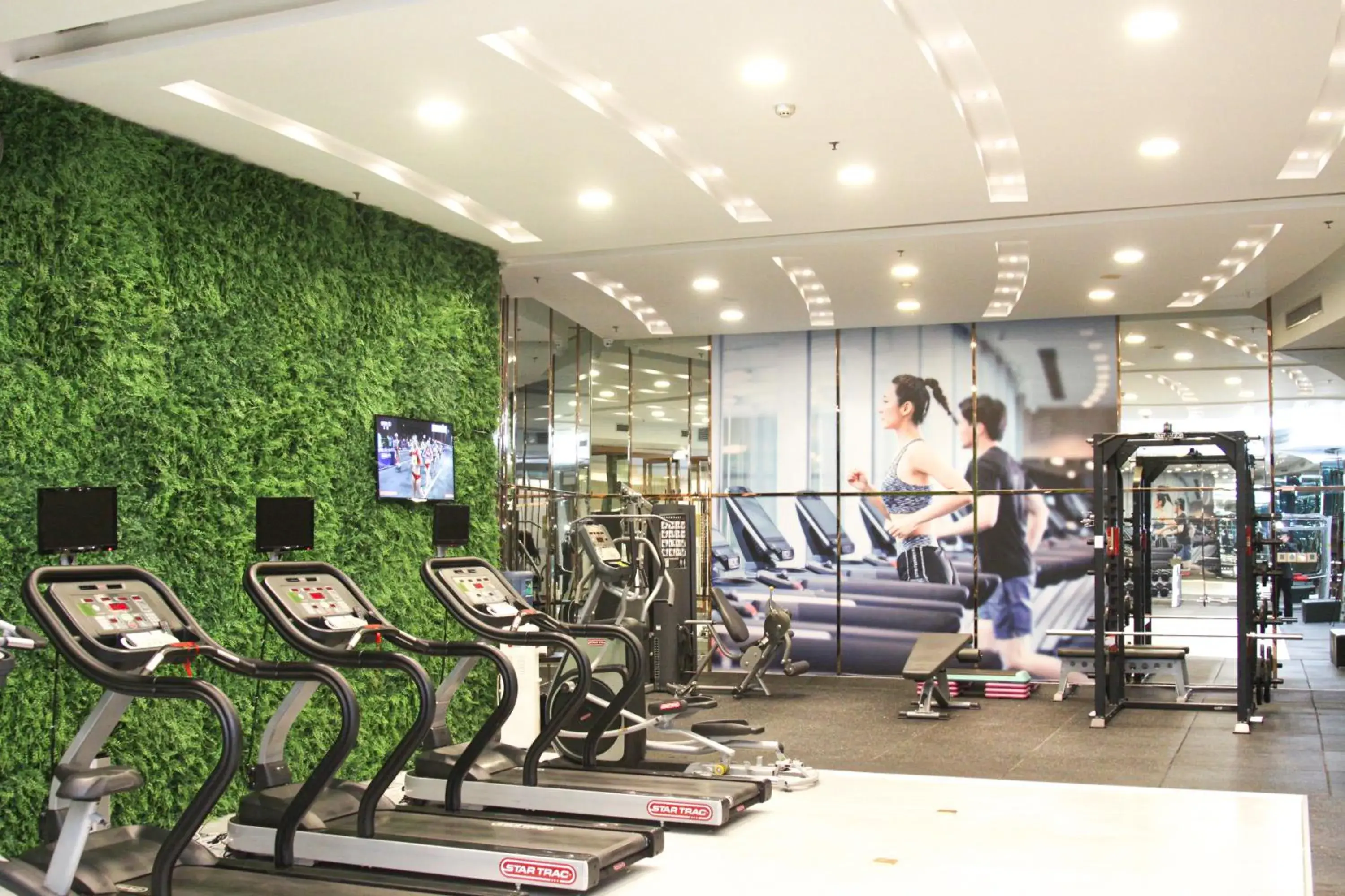 Swimming pool, Fitness Center/Facilities in Wyndham Grand Plaza Royale Hangzhou