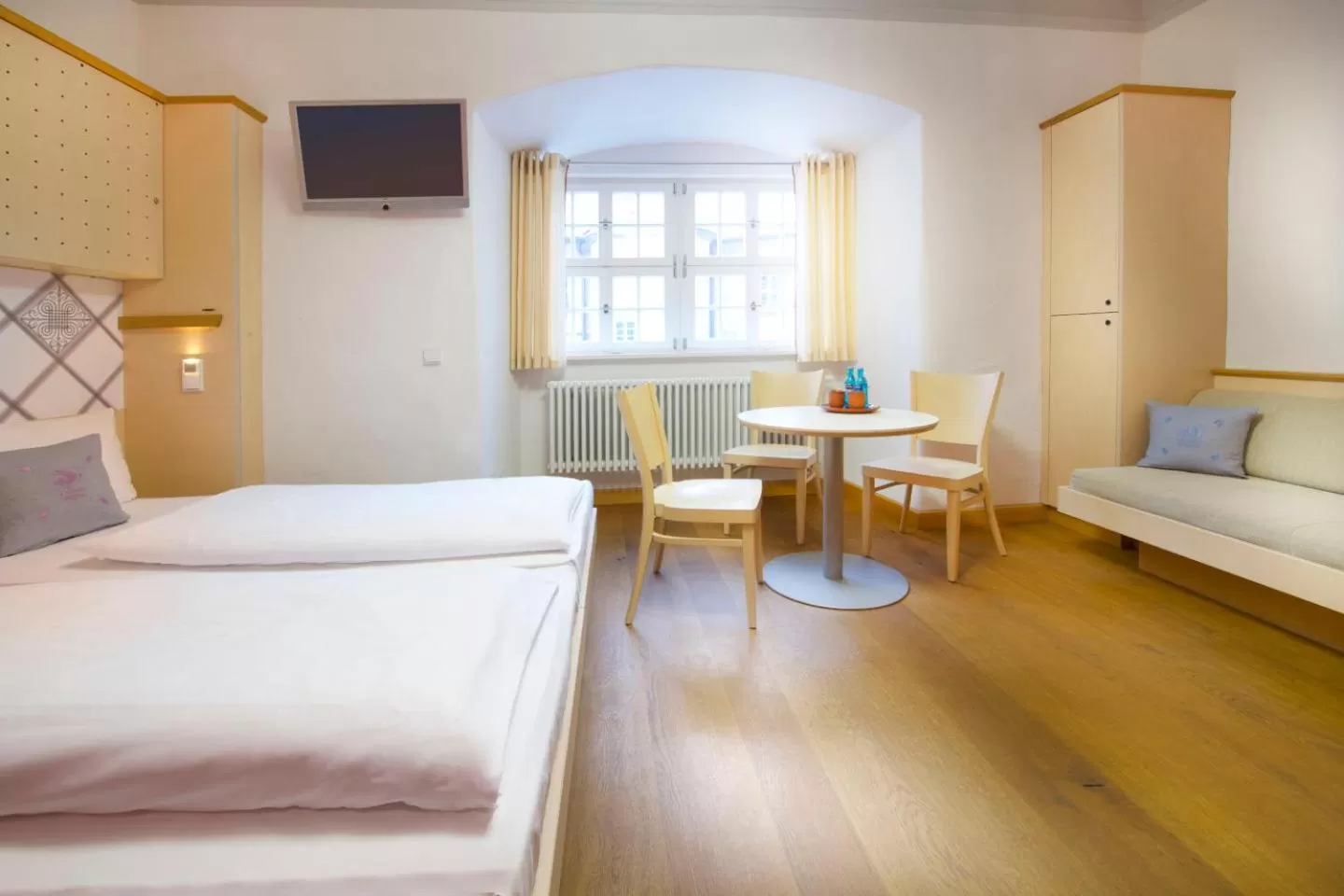 Photo of the whole room, Bed in JUFA Hotel Kronach – Festung Rosenberg