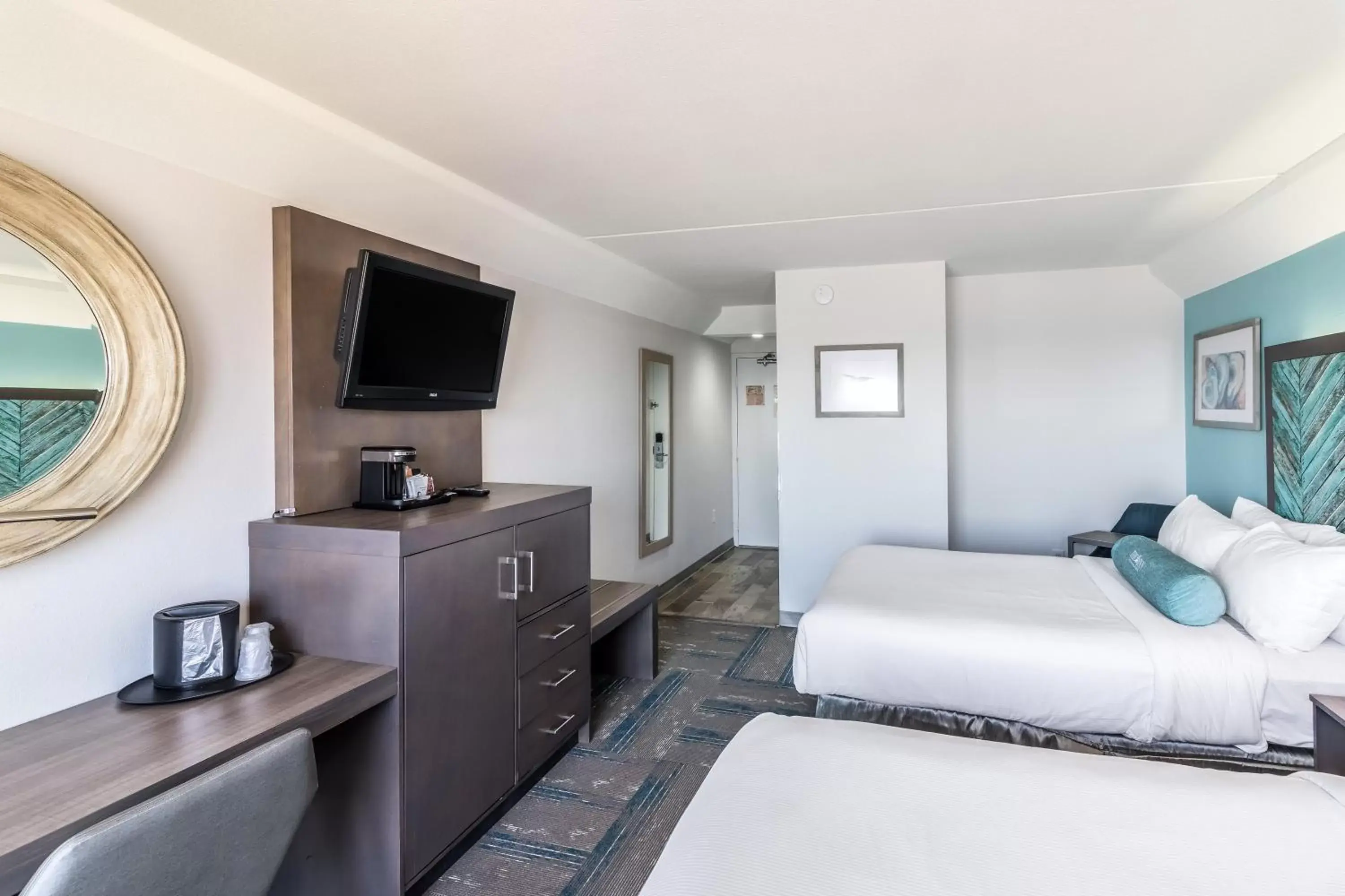 Photo of the whole room, TV/Entertainment Center in The Inn at Pine Knoll Shores Oceanfront